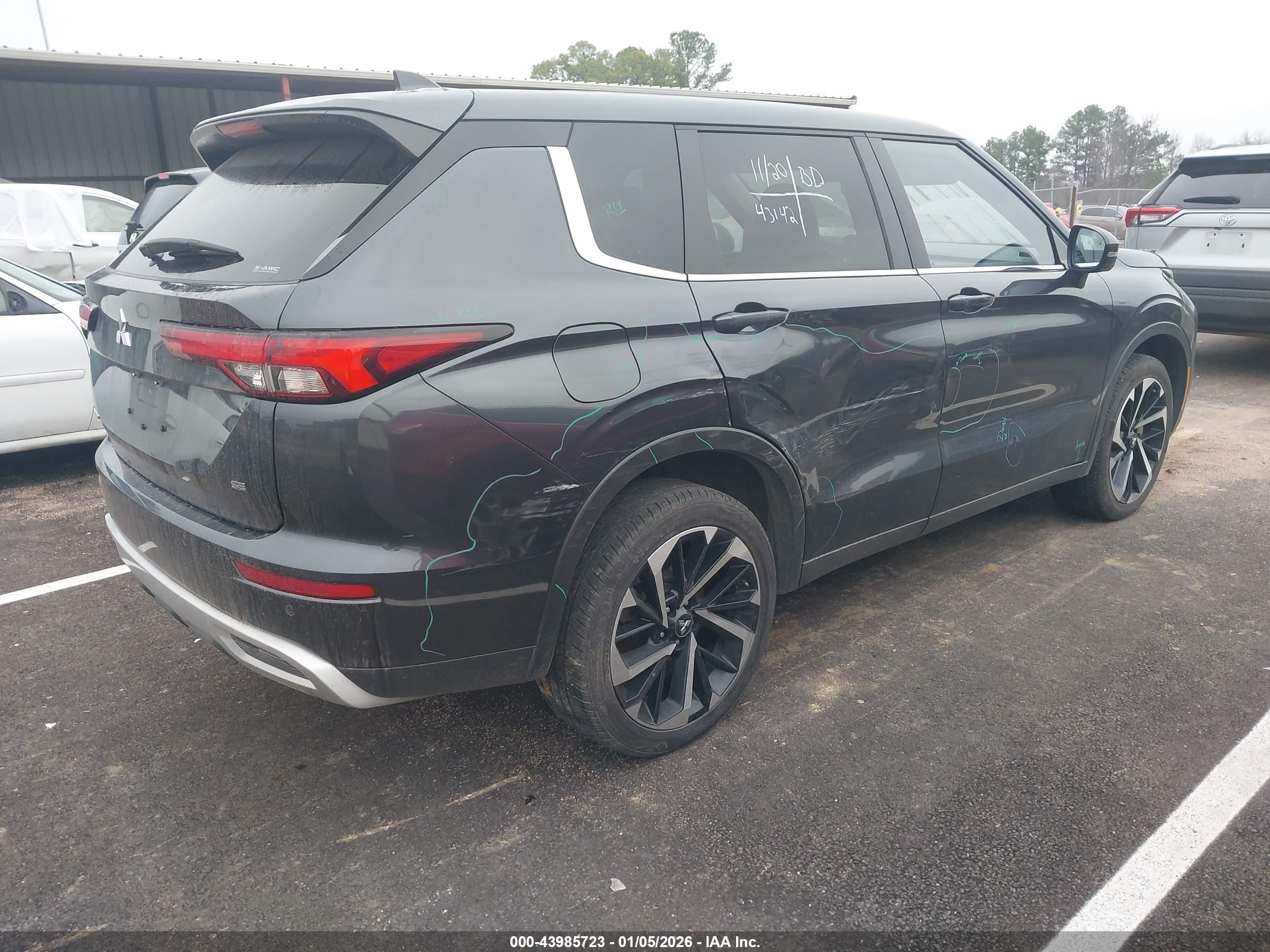 MITSUBISHI OUTLANDER image 4