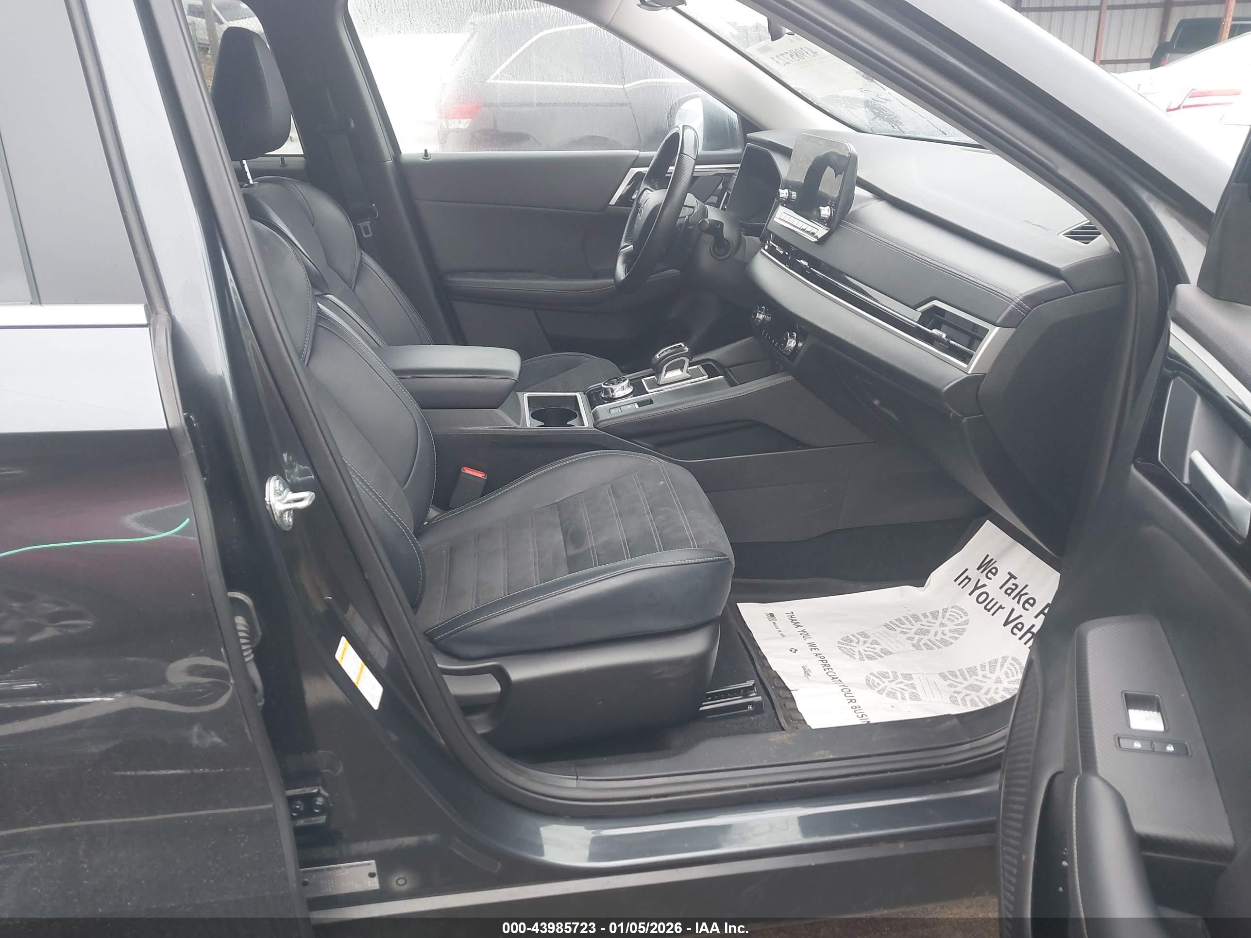 MITSUBISHI OUTLANDER image 5