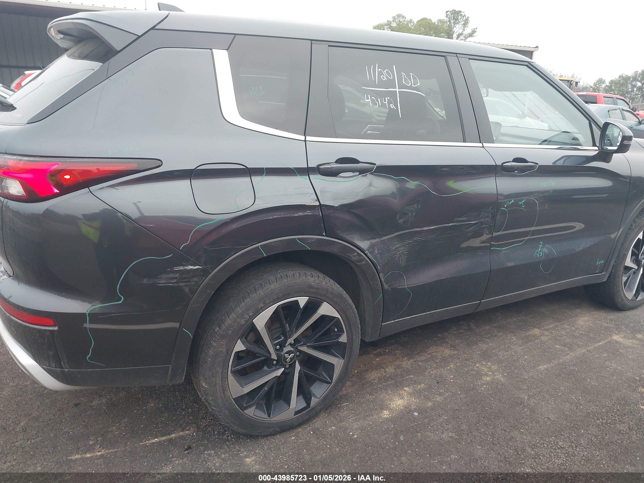 MITSUBISHI OUTLANDER image 6