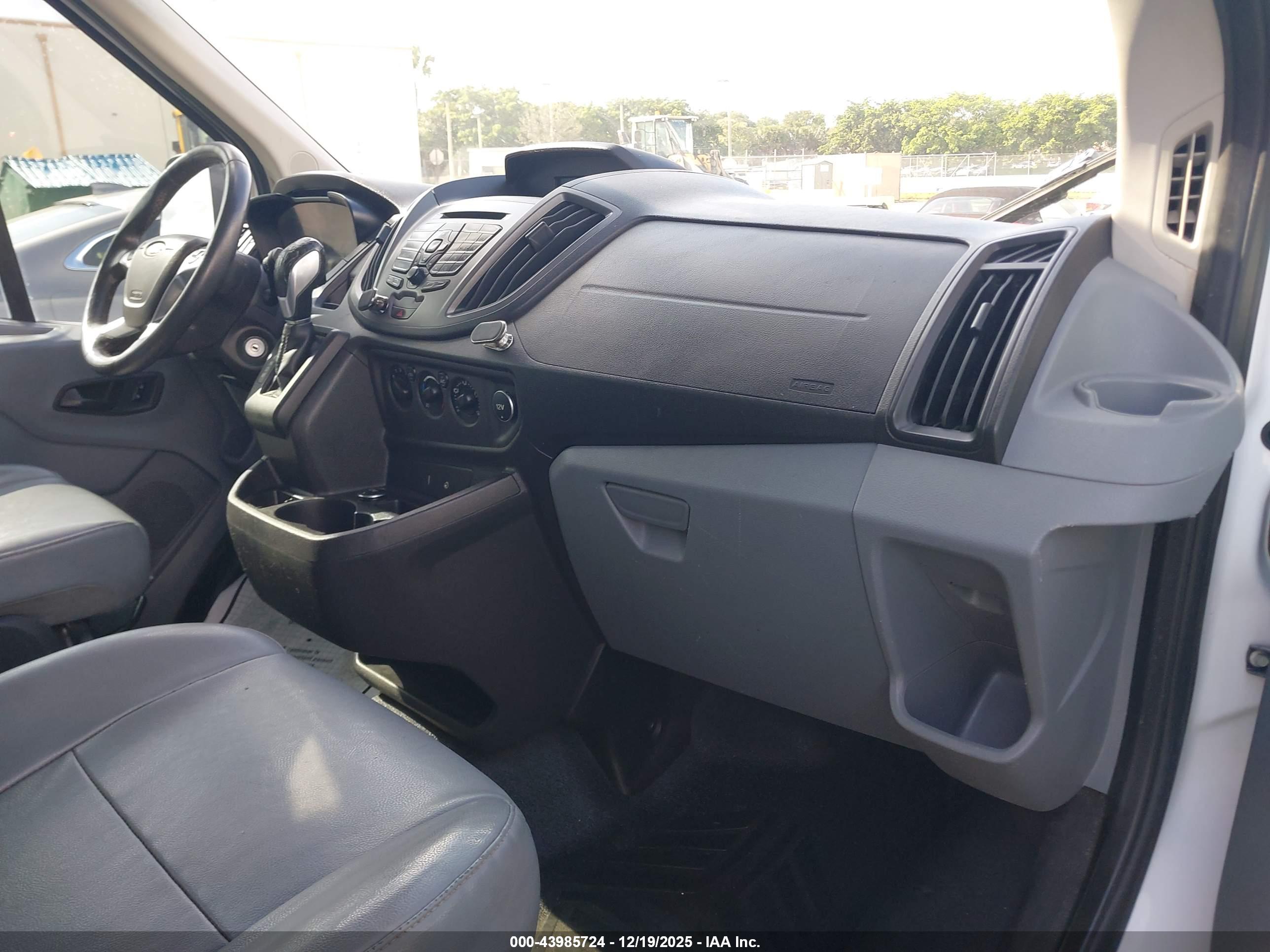 FORD TRANSIT-350 image 5
