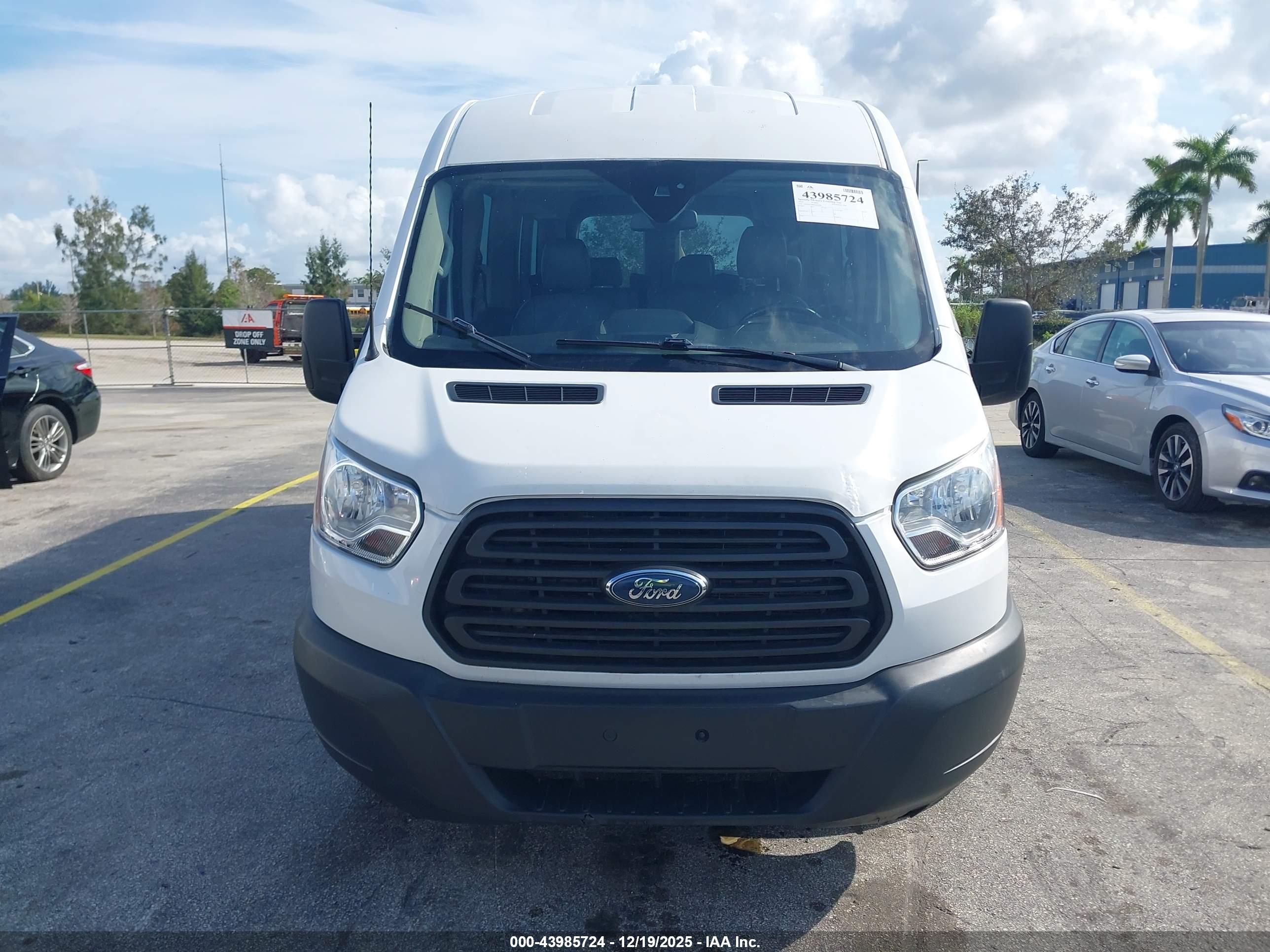 FORD TRANSIT-350 image 6