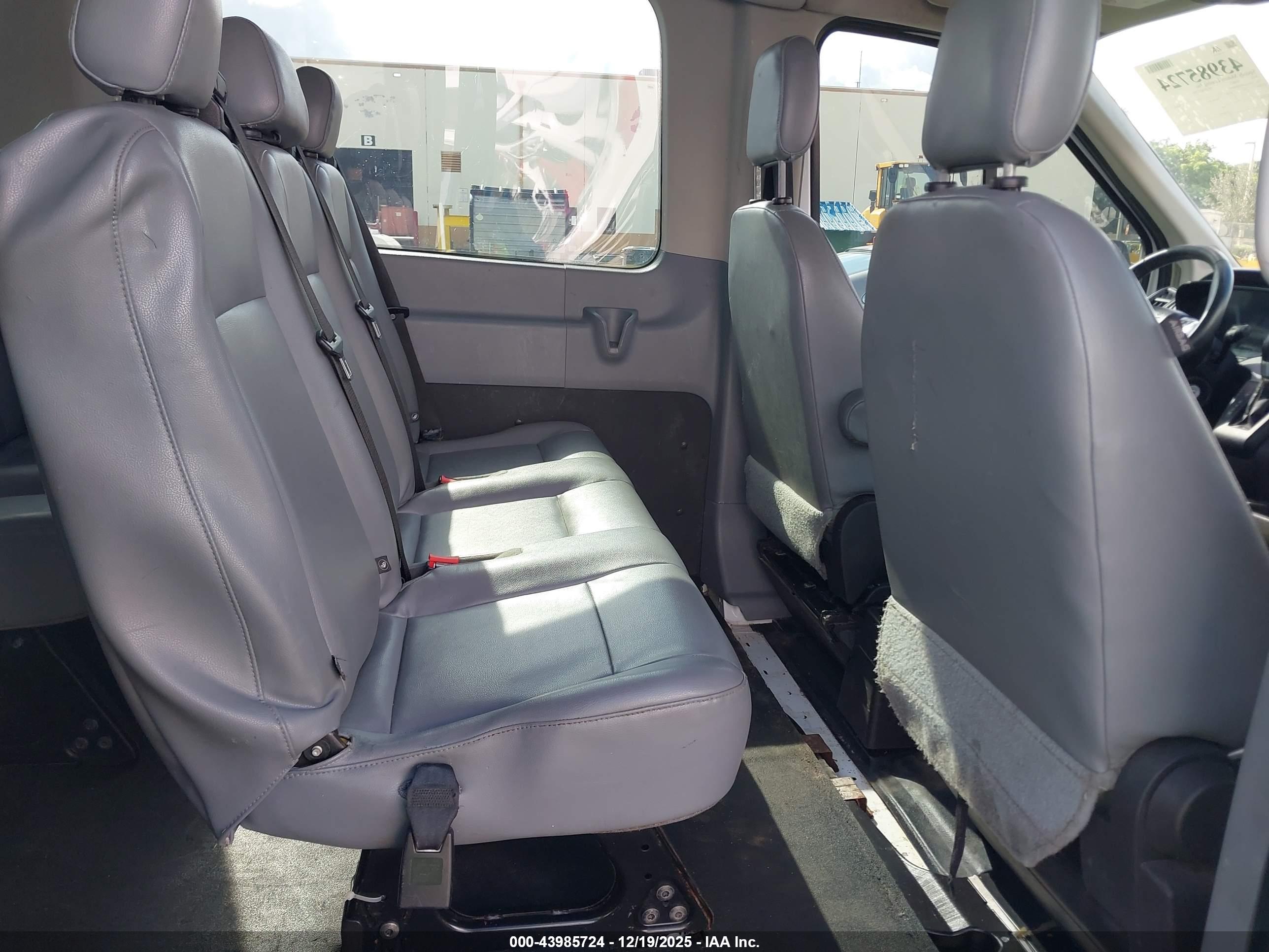 FORD TRANSIT-350 image 8