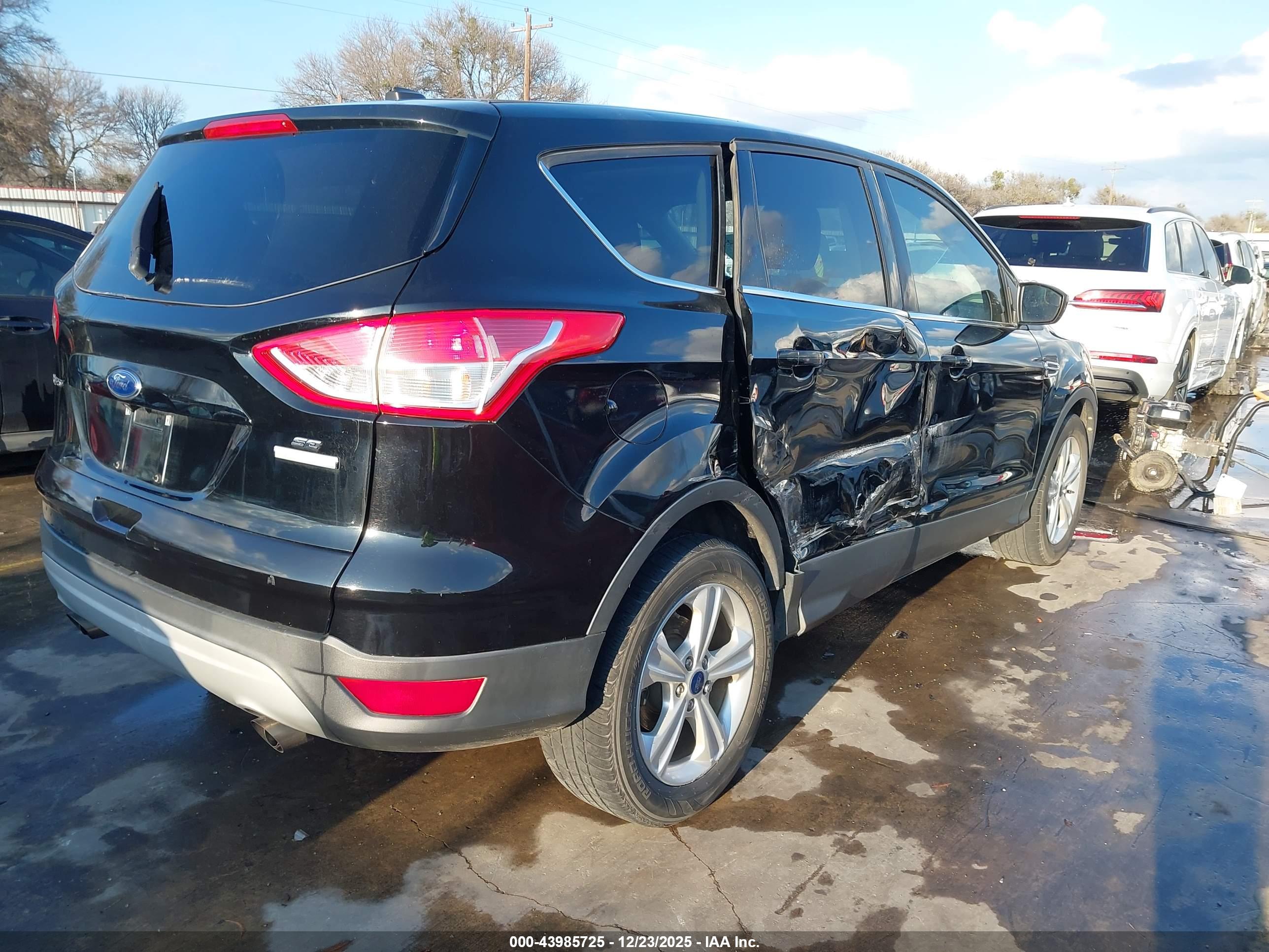 FORD ESCAPE image 4