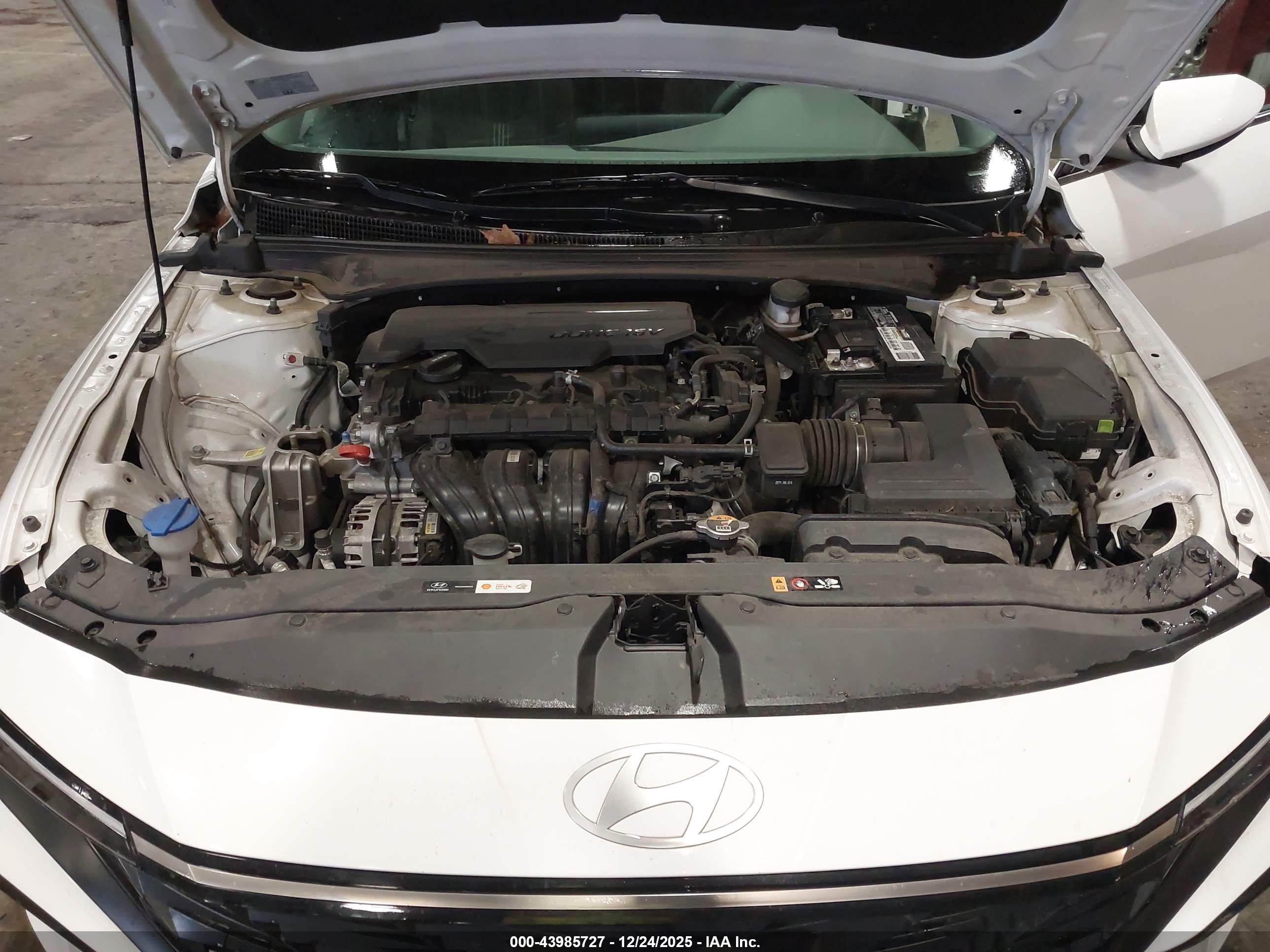 HYUNDAI ELANTRA image 10