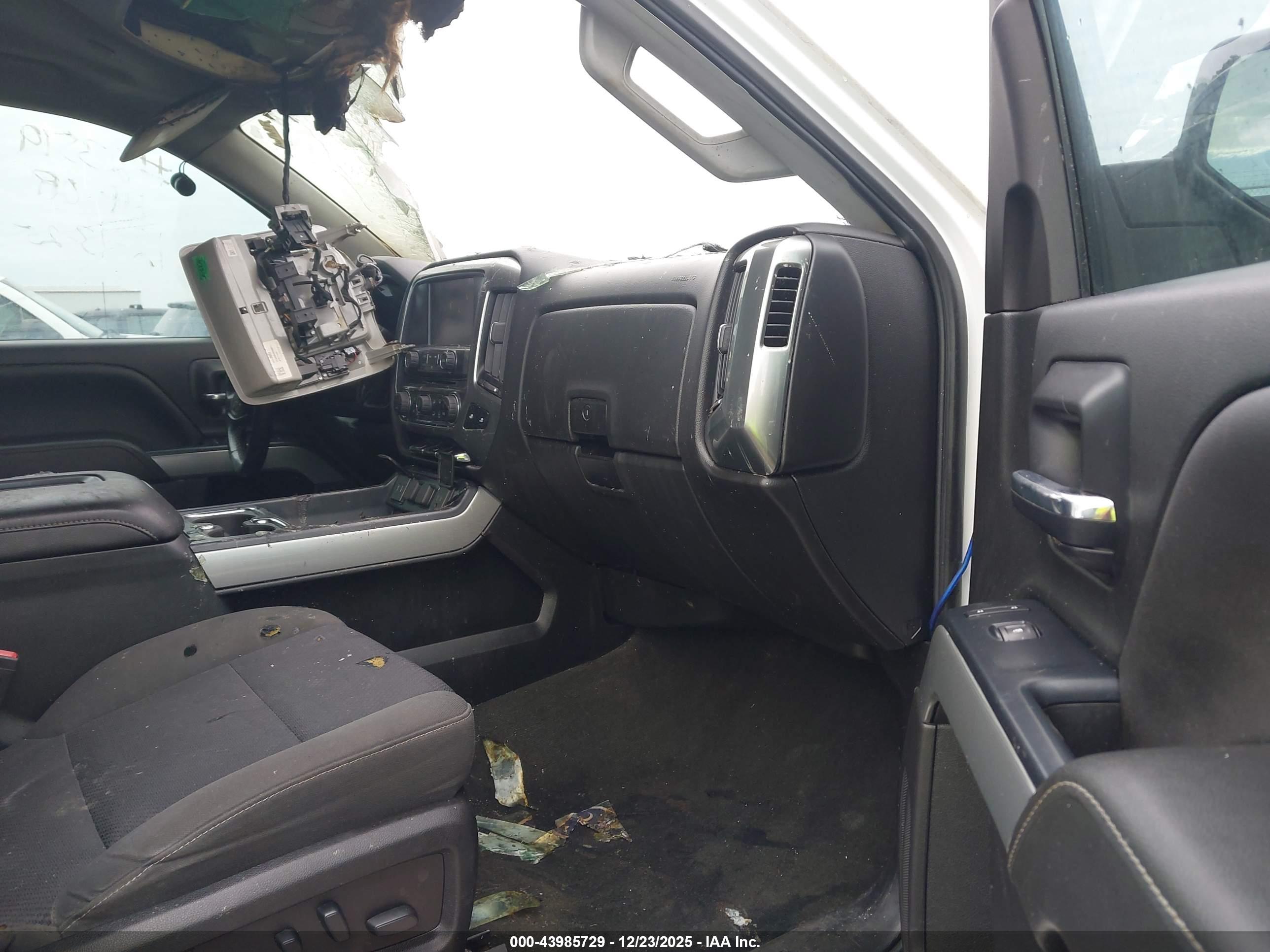 CHEVROLET SILVERADO image 5