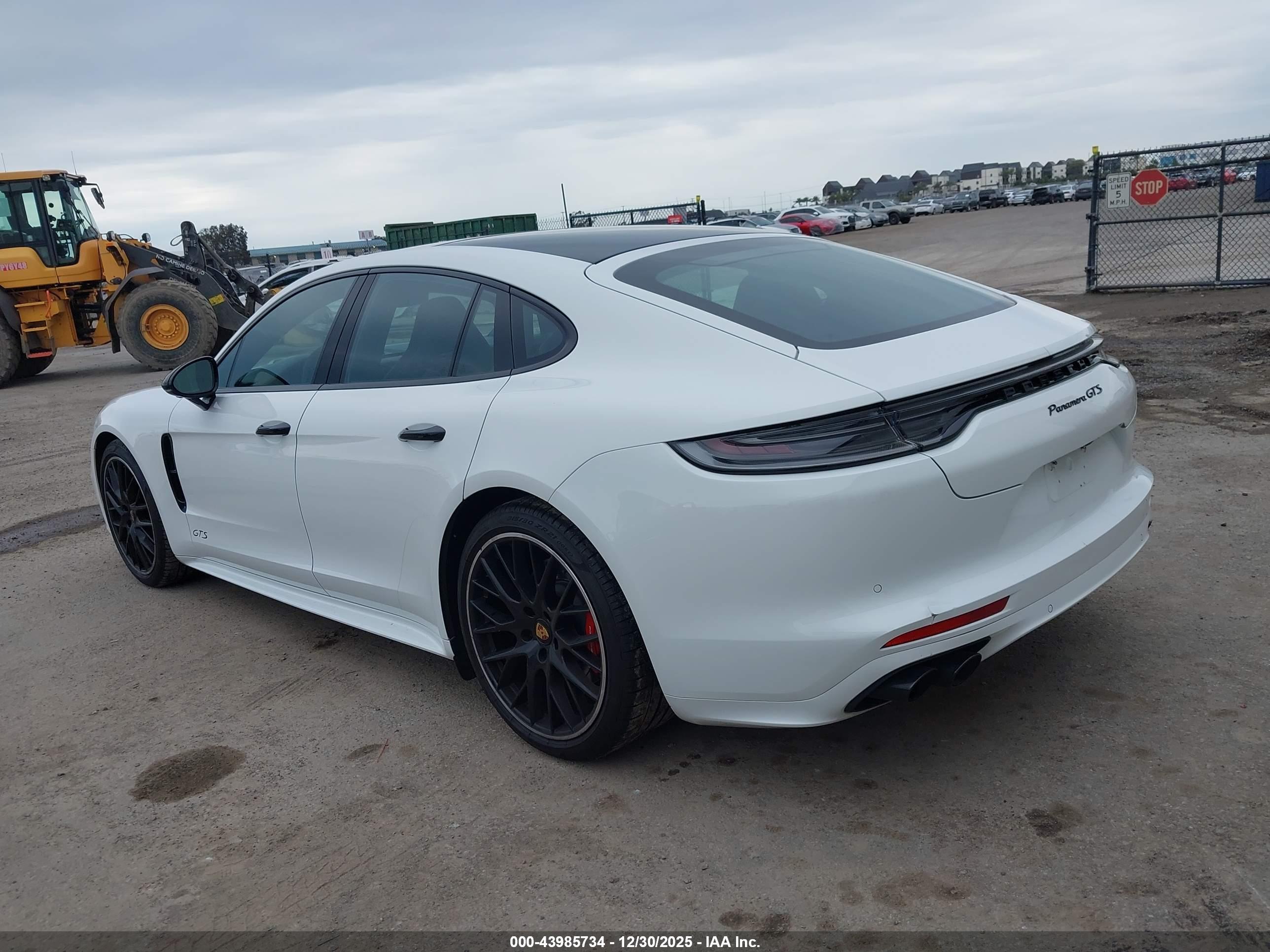 PORSCHE PANAMERA image 3