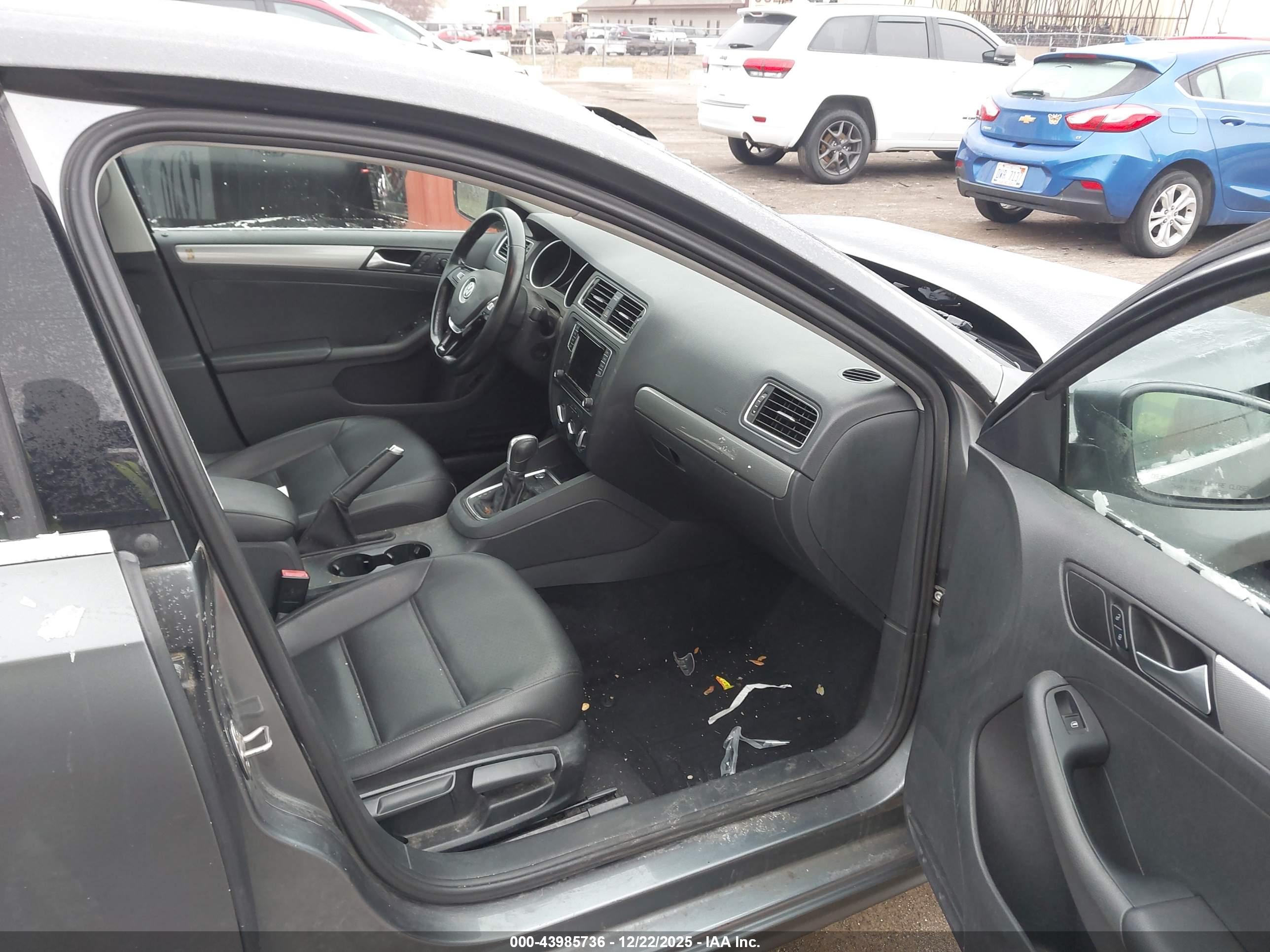VOLKSWAGEN JETTA image 5