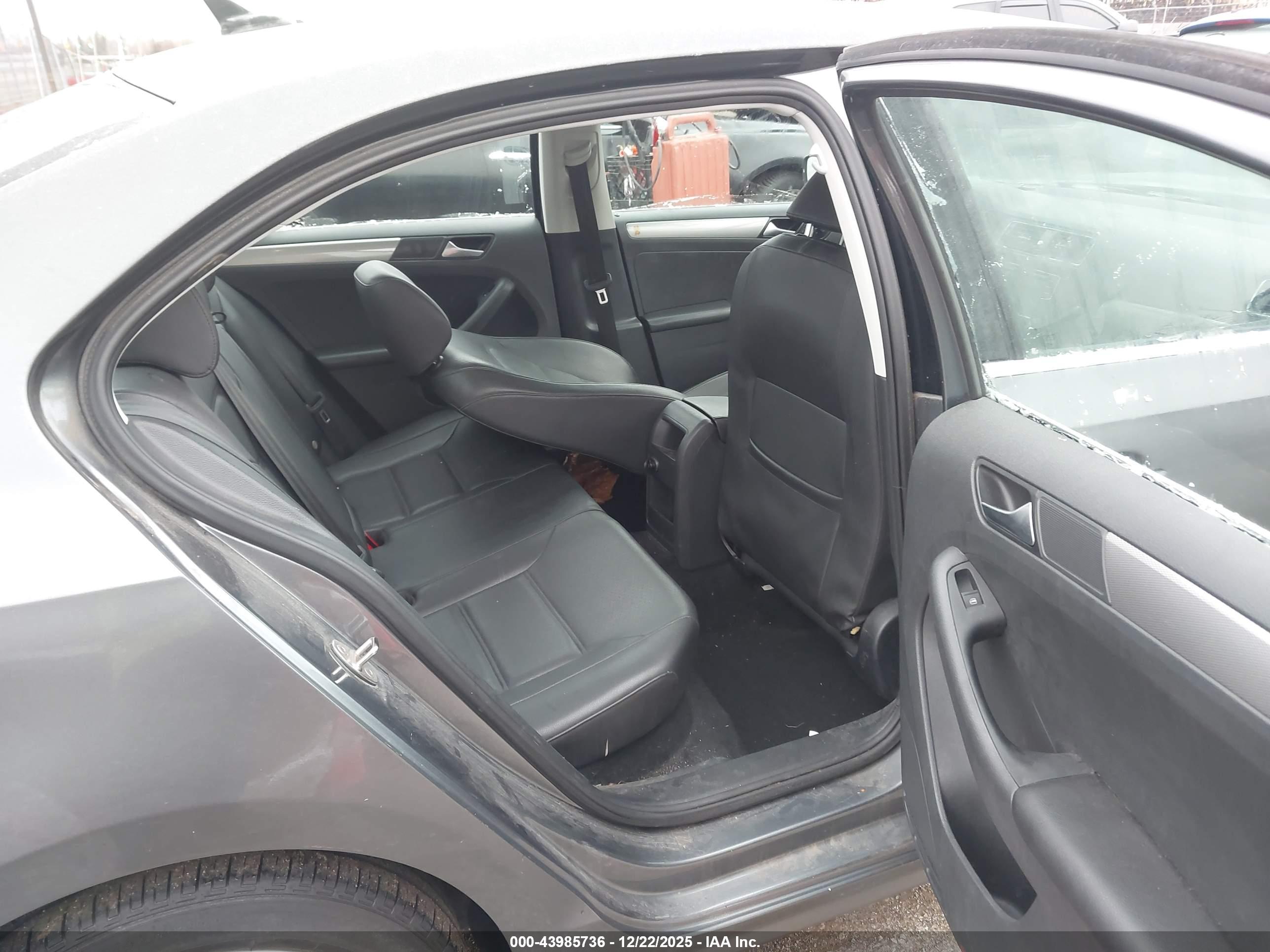 VOLKSWAGEN JETTA image 8