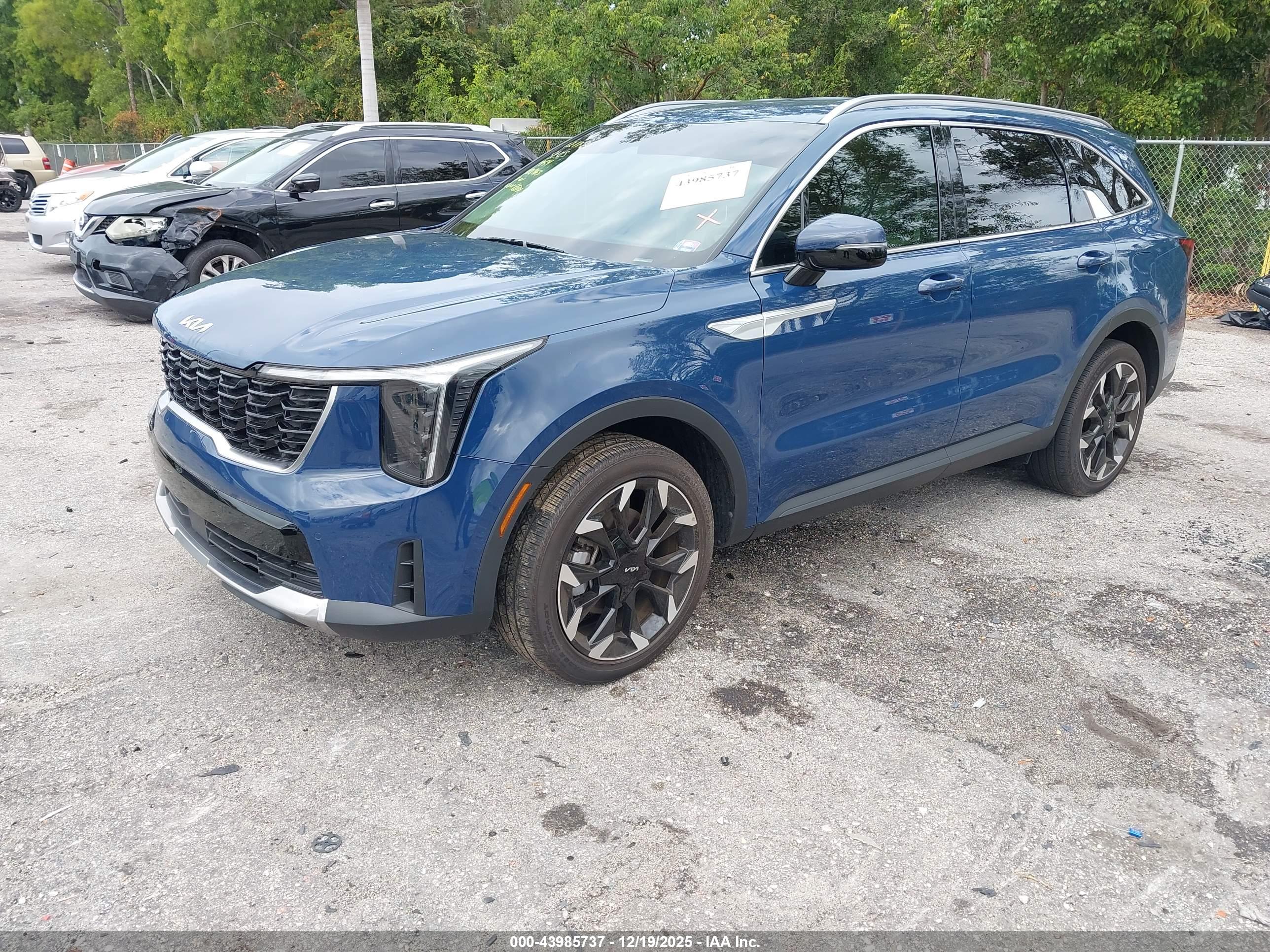 KIA SORENTO image 2
