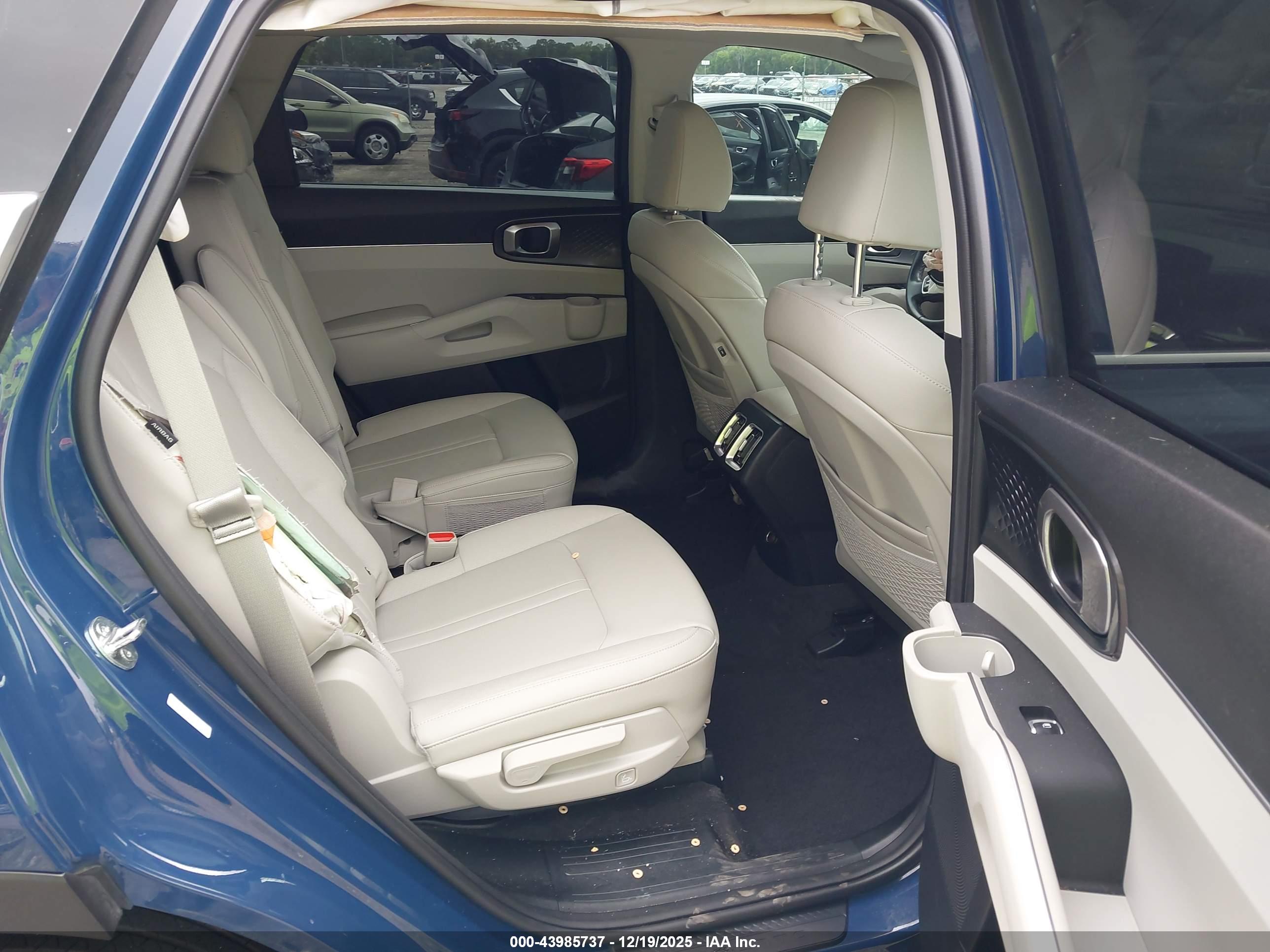 KIA SORENTO image 8