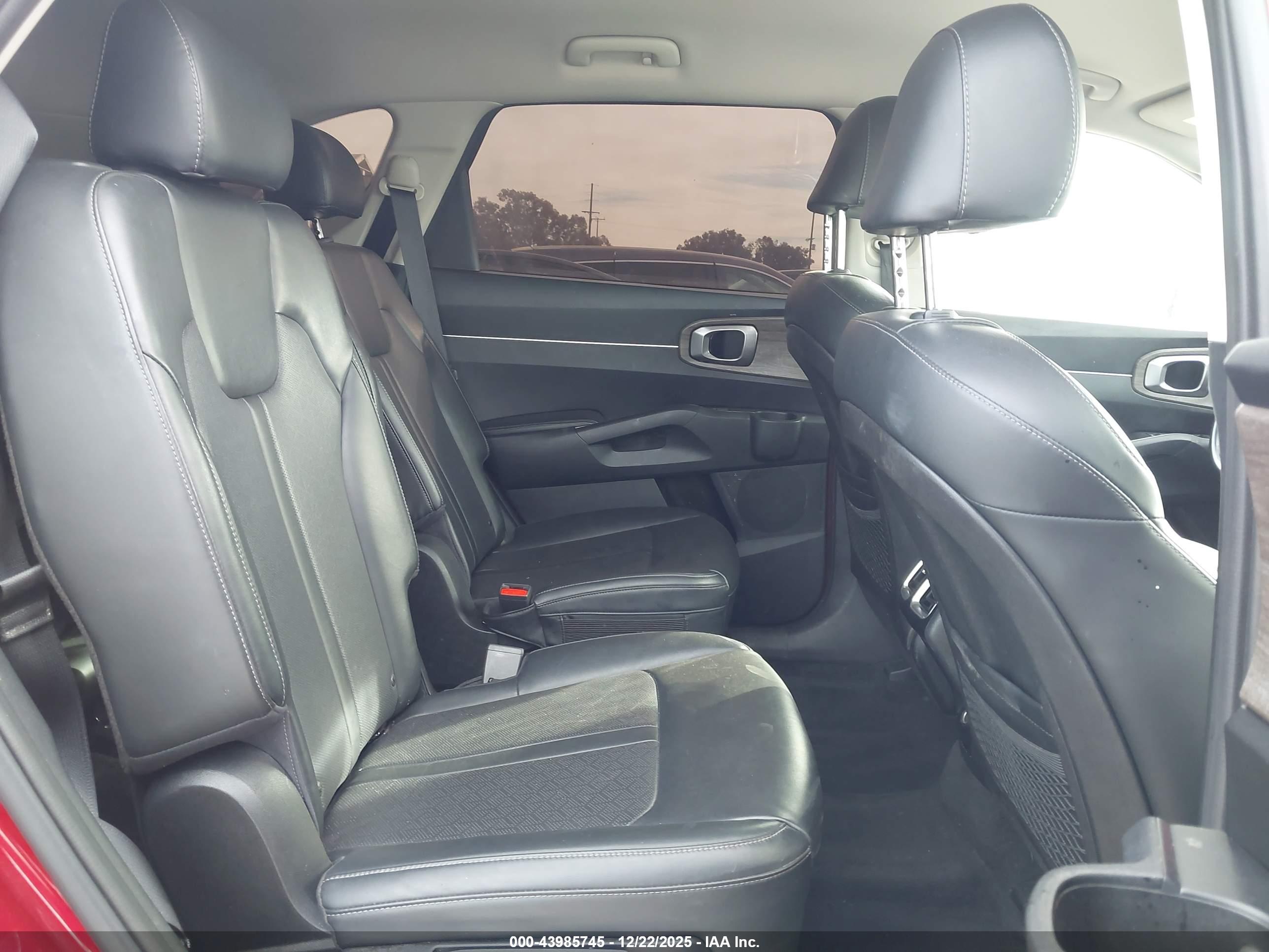 KIA SORENTO image 8