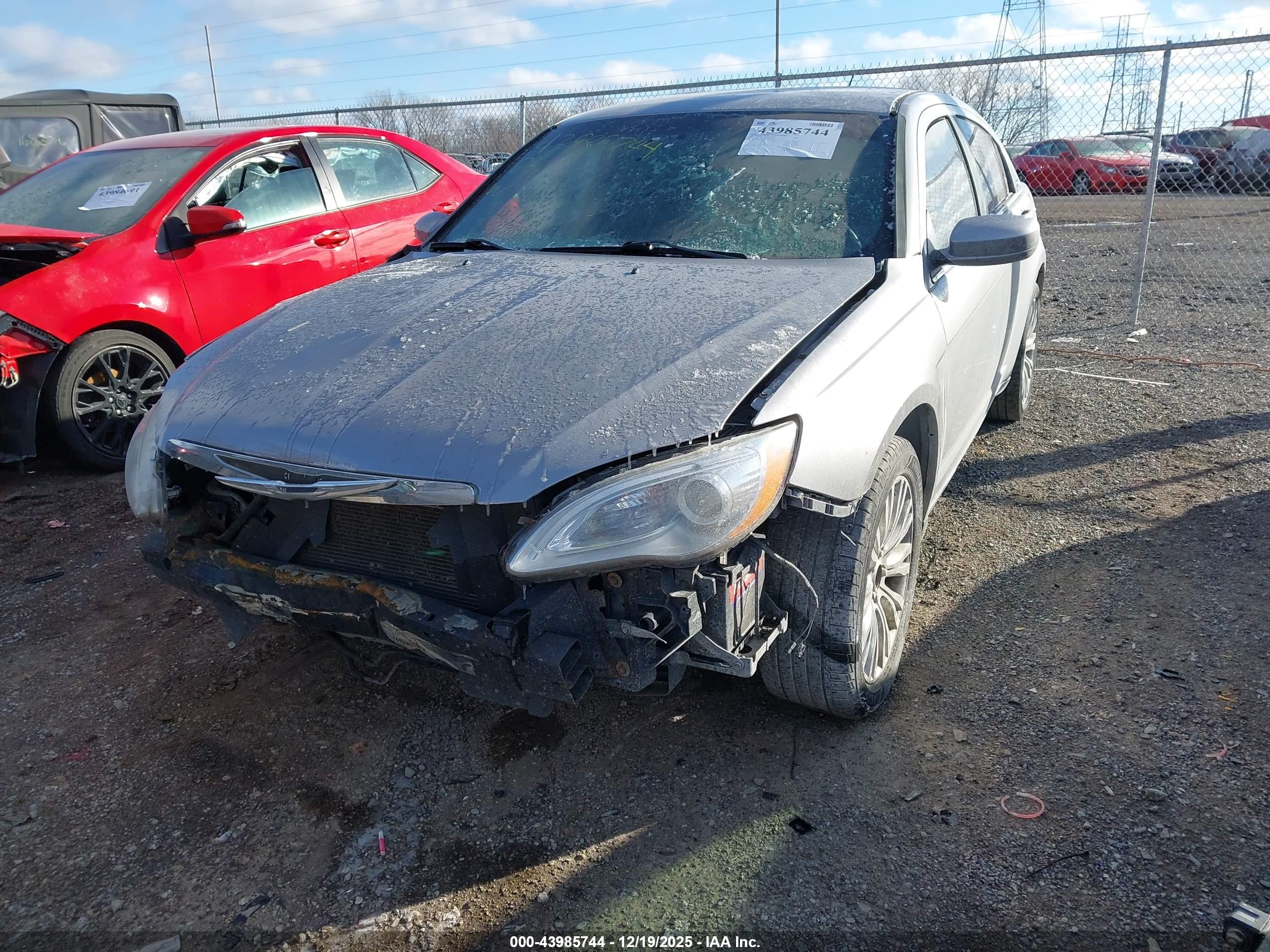 CHRYSLER 200 image 2