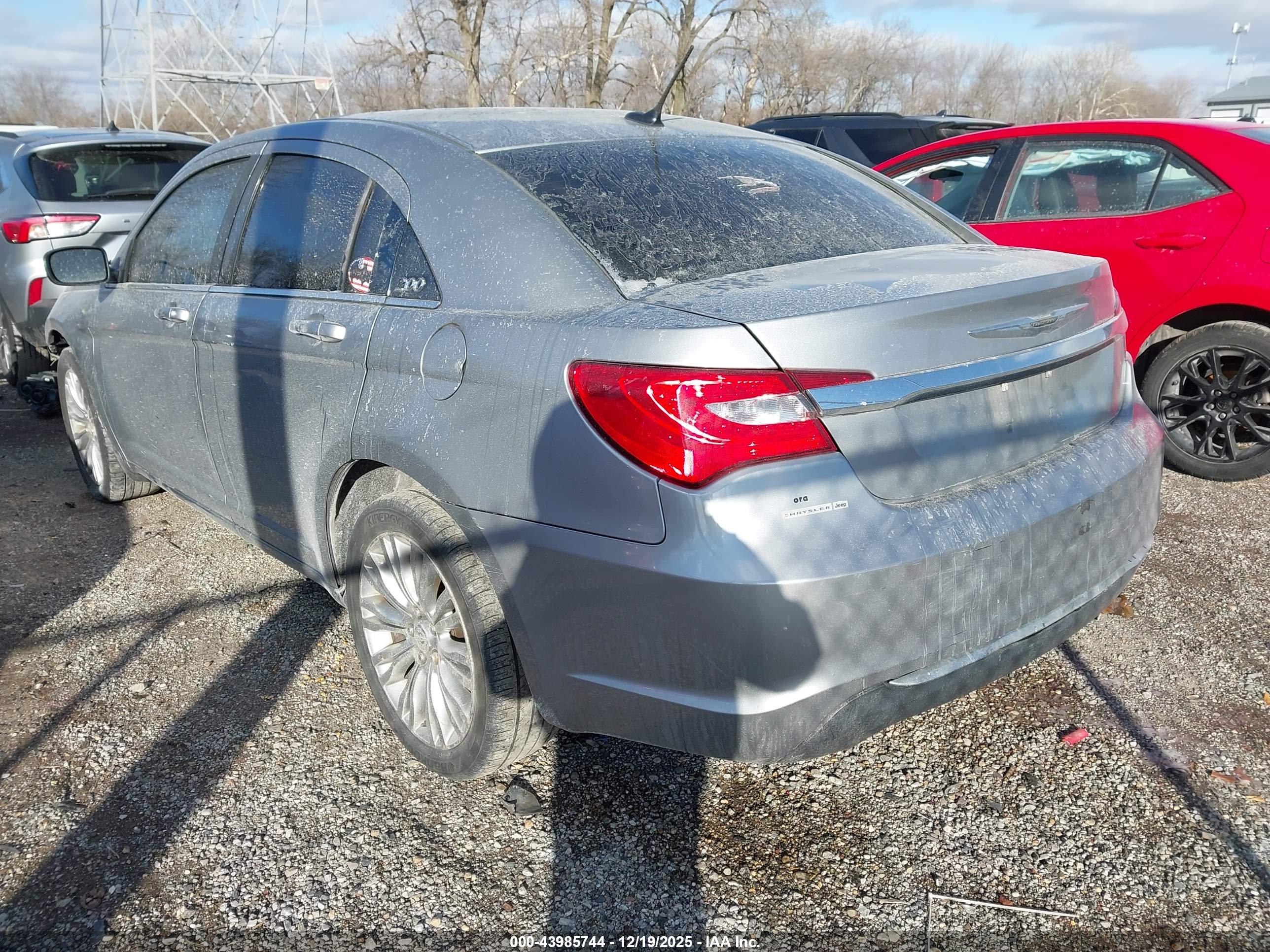 CHRYSLER 200 image 3