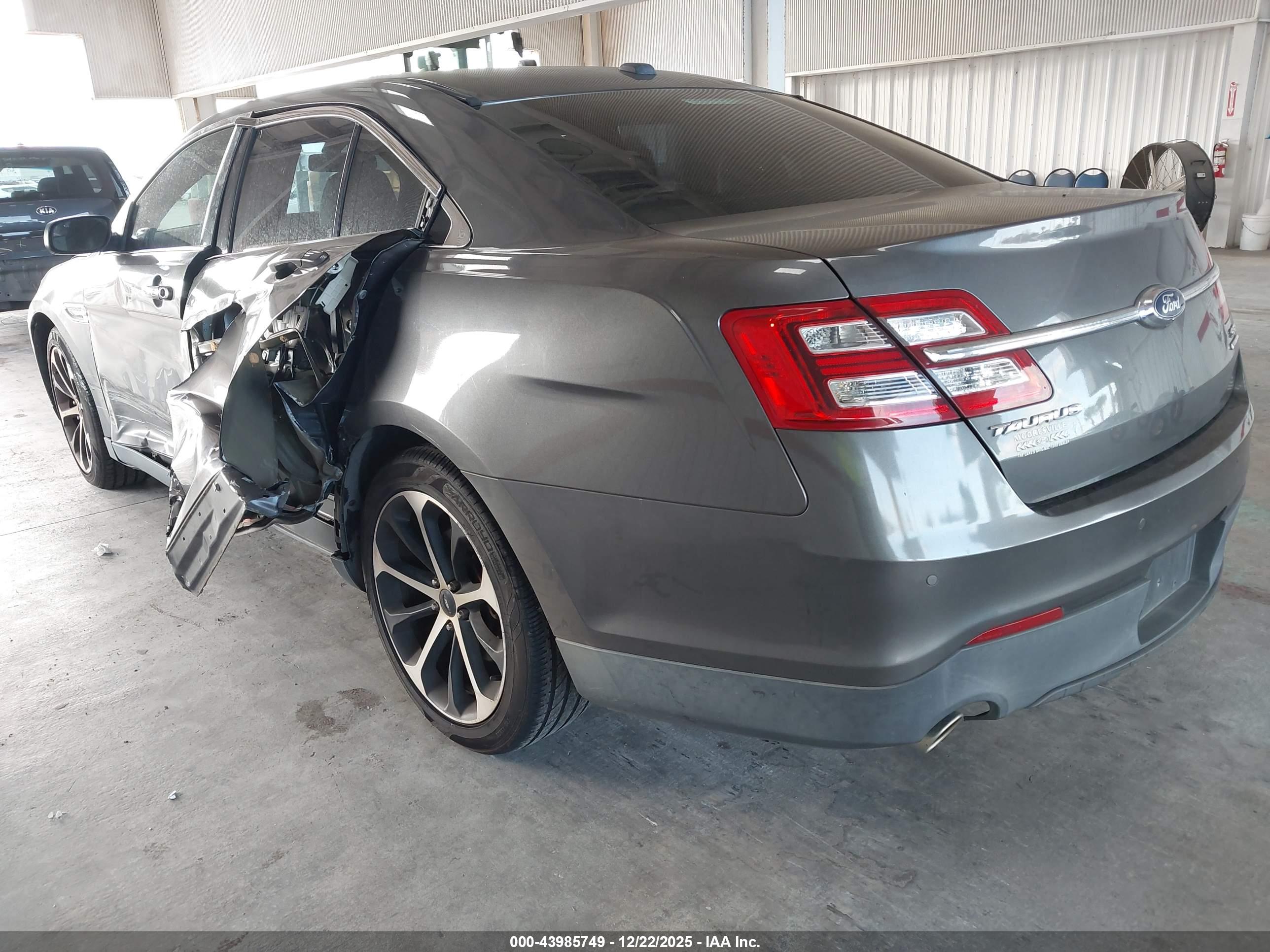 FORD TAURUS image 3
