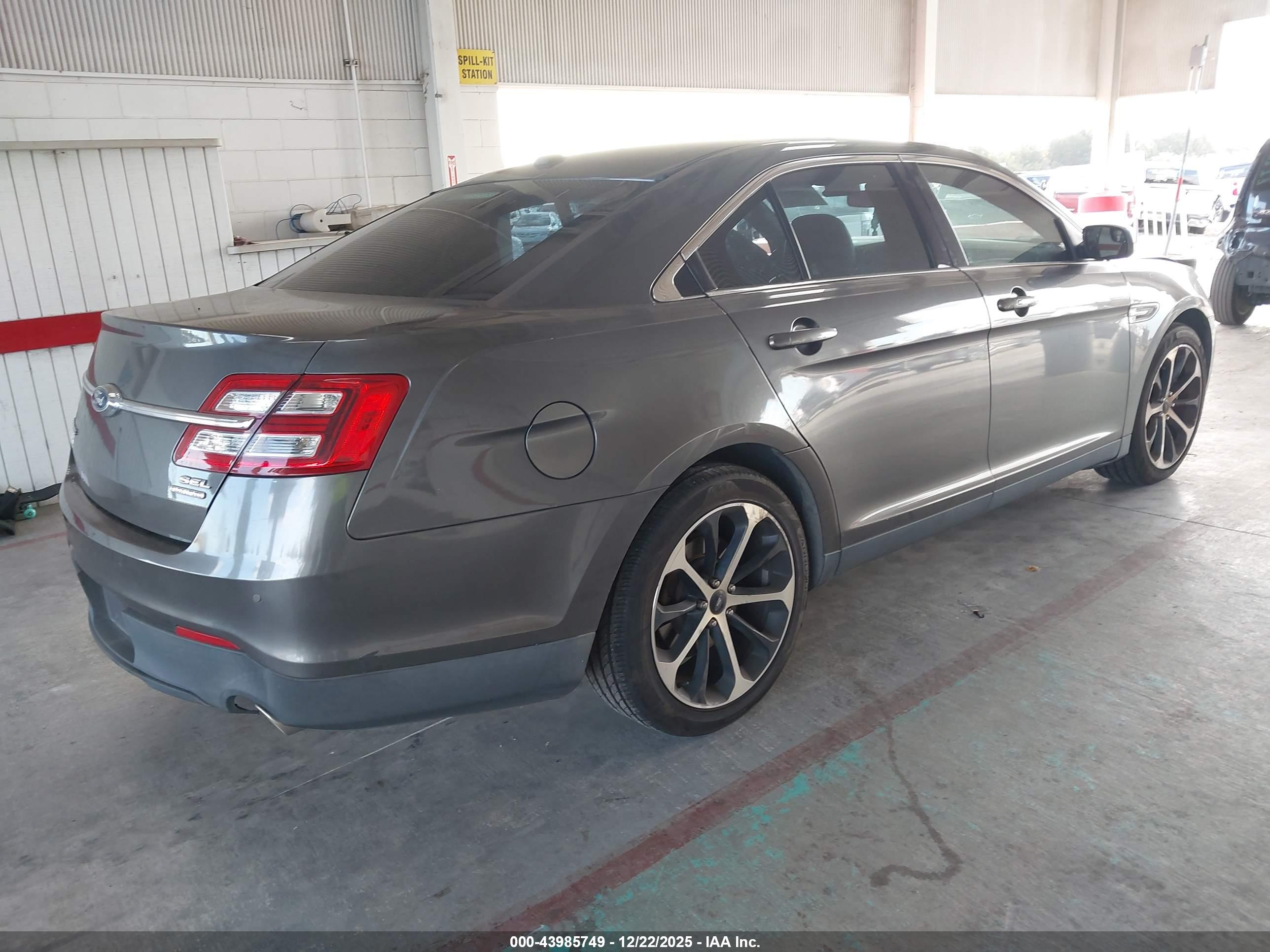 FORD TAURUS image 4