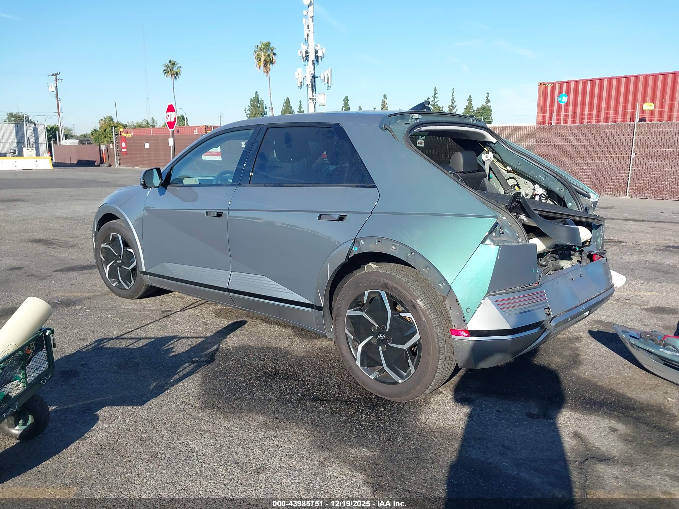 HYUNDAI IONIQ image 3