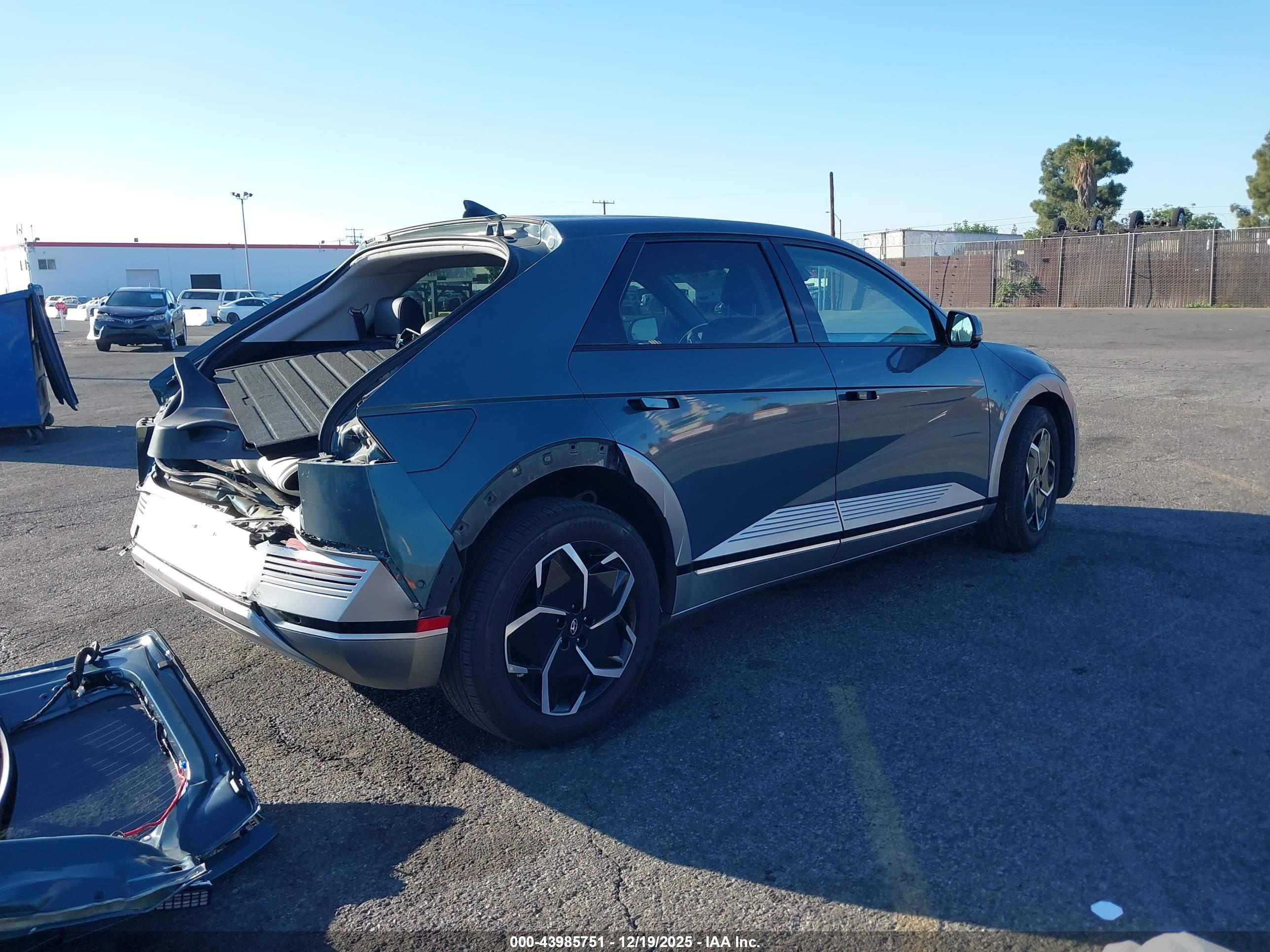 HYUNDAI IONIQ image 4
