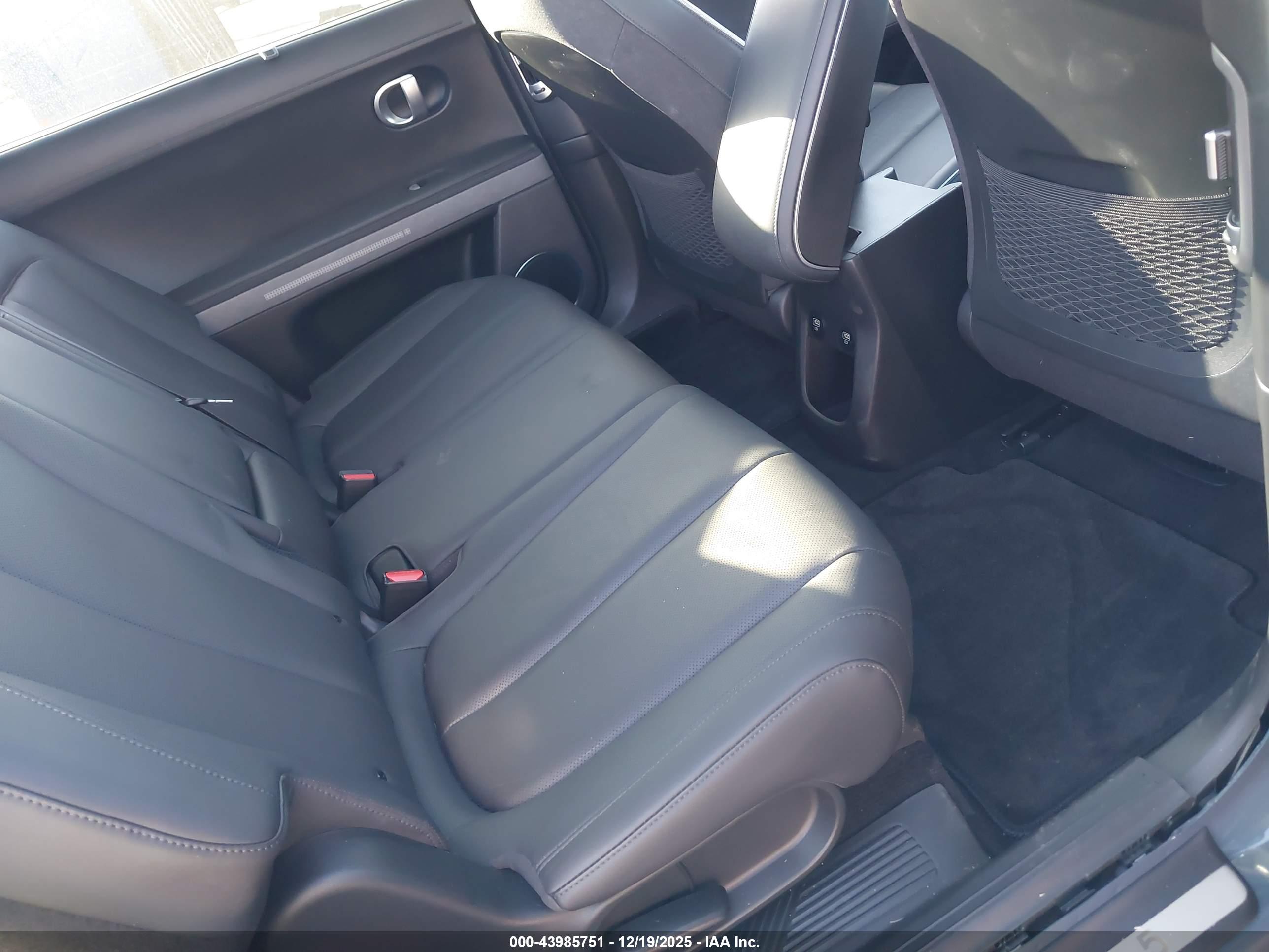 HYUNDAI IONIQ image 8