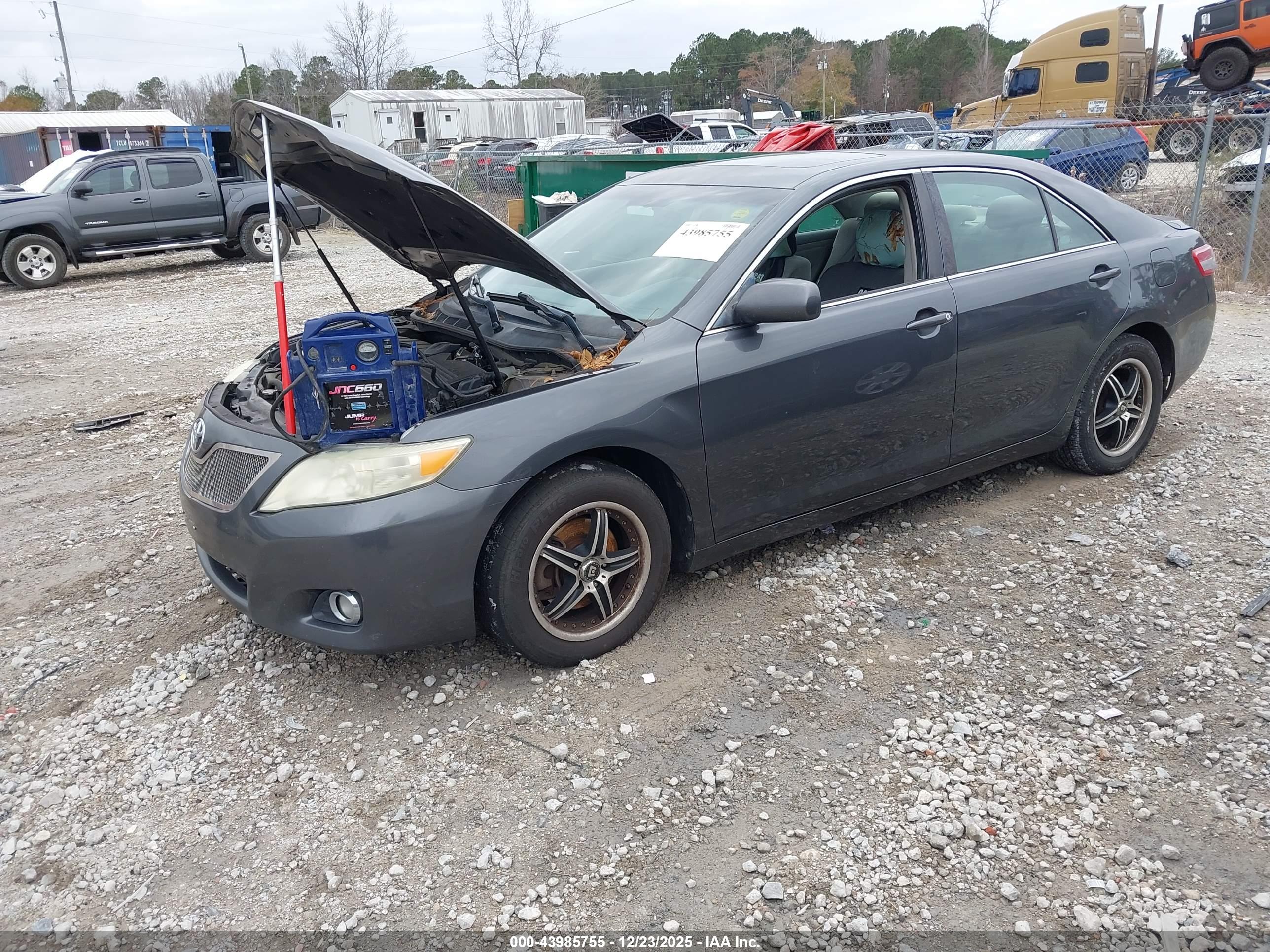 TOYOTA CAMRY image 2