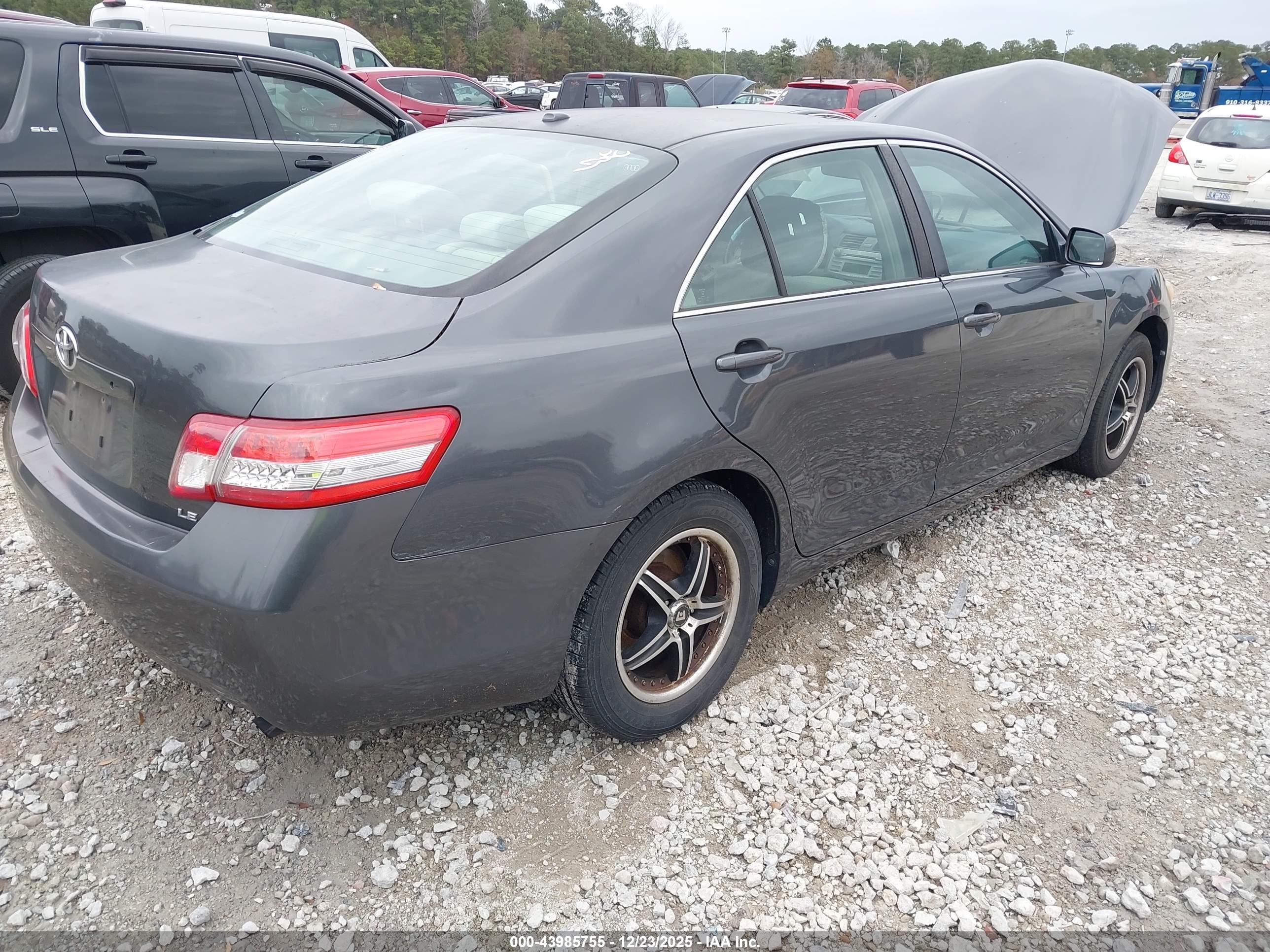 TOYOTA CAMRY image 4