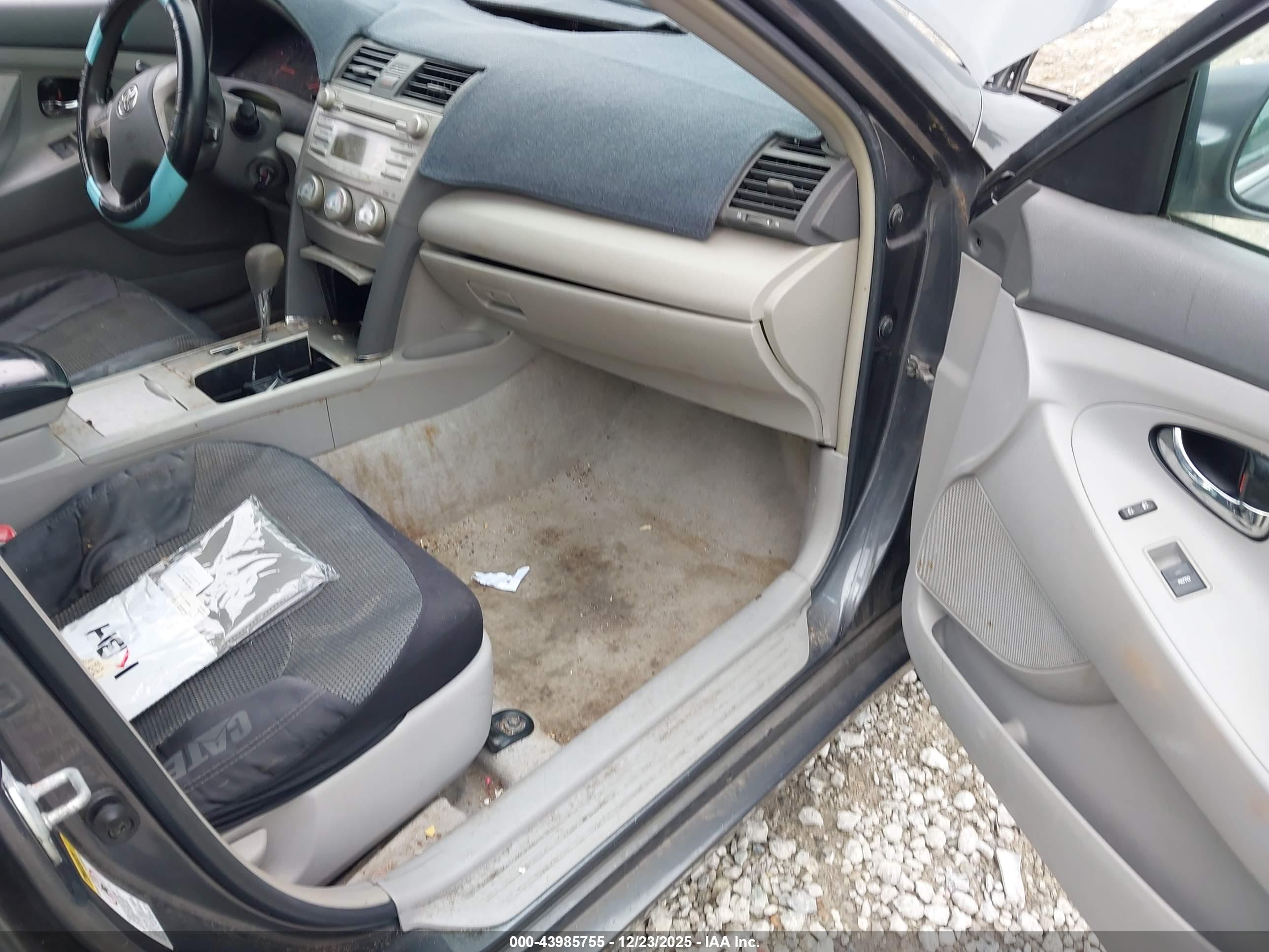 TOYOTA CAMRY image 5