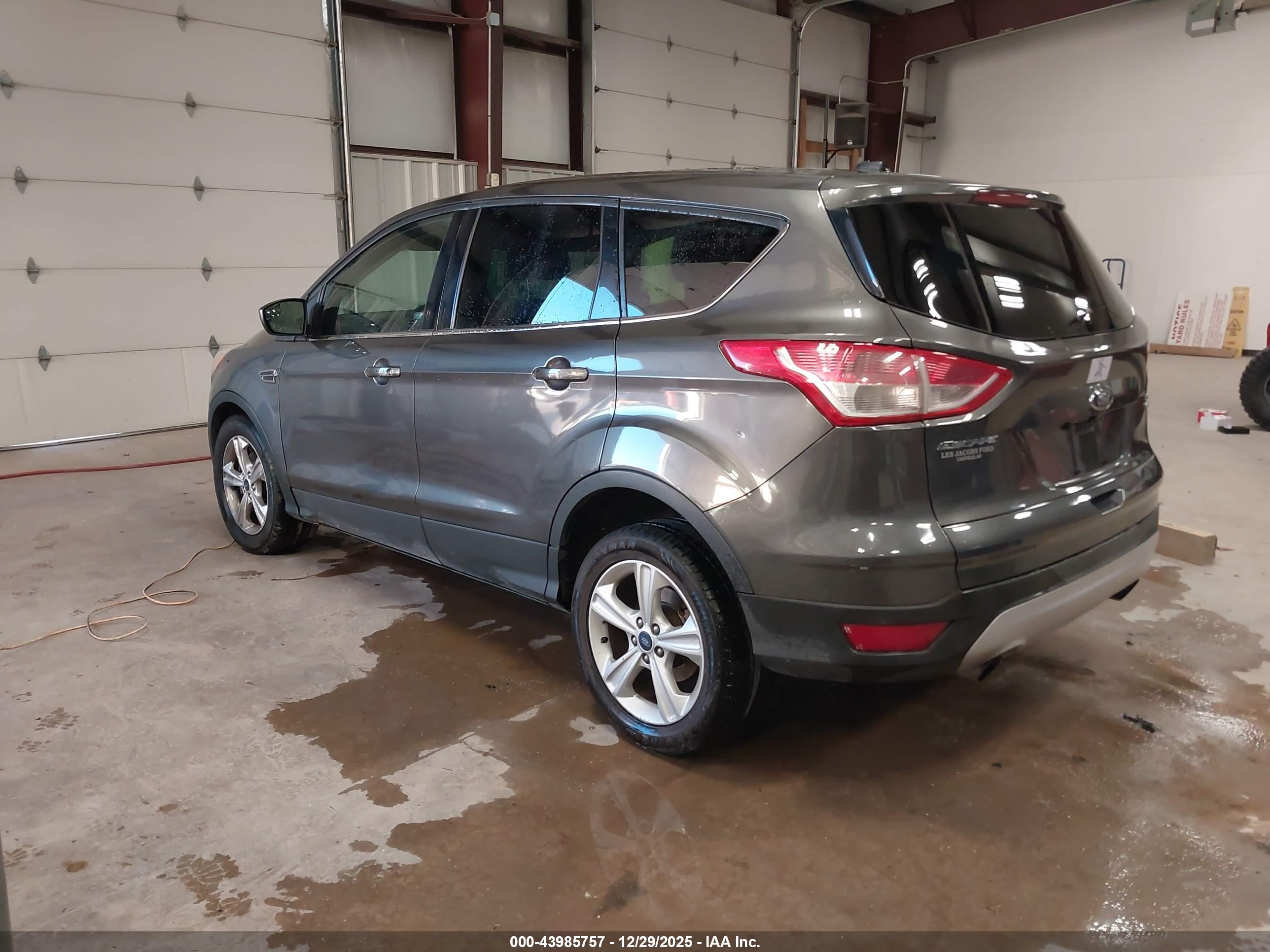 FORD ESCAPE image 3