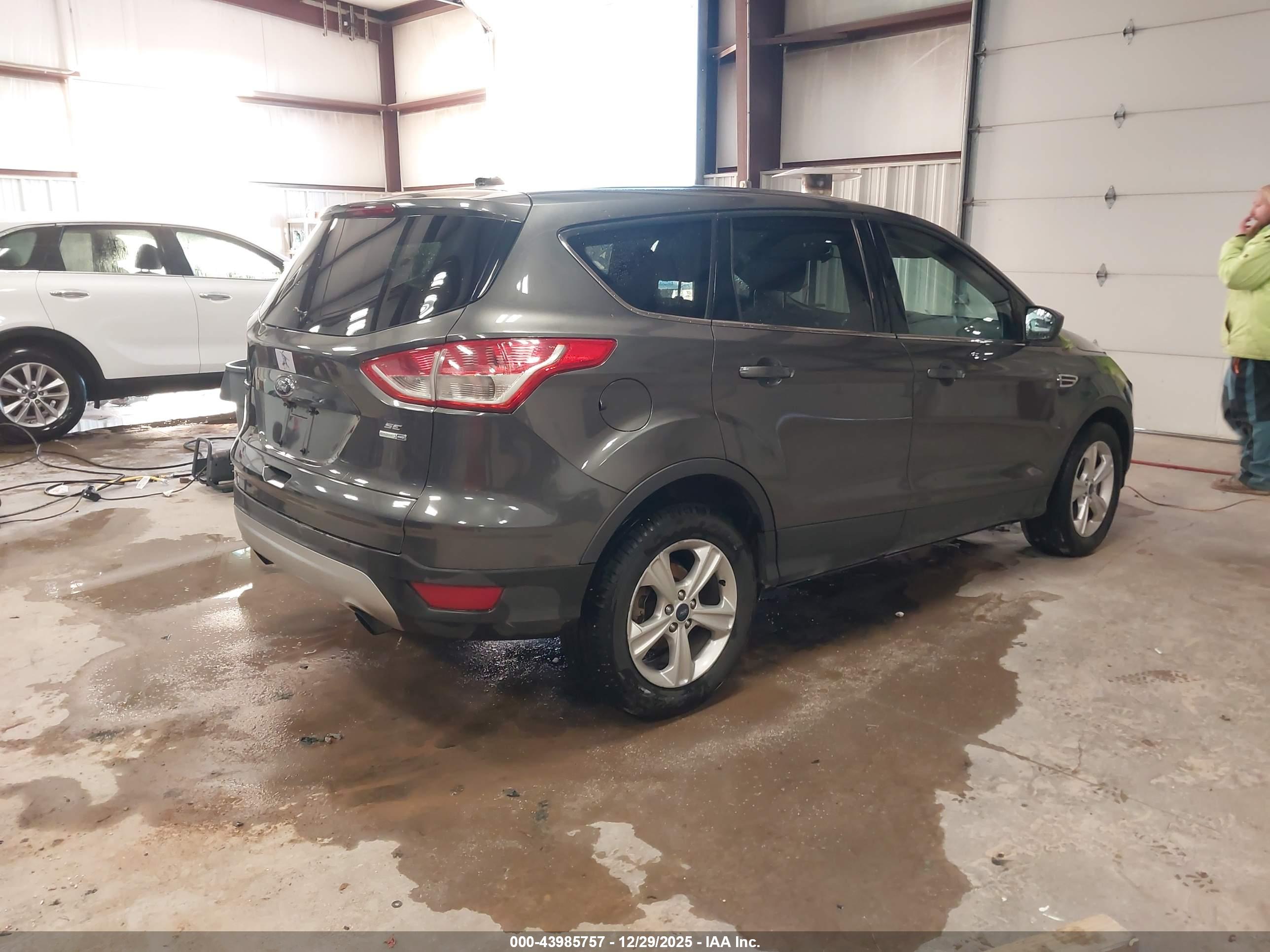 FORD ESCAPE image 4