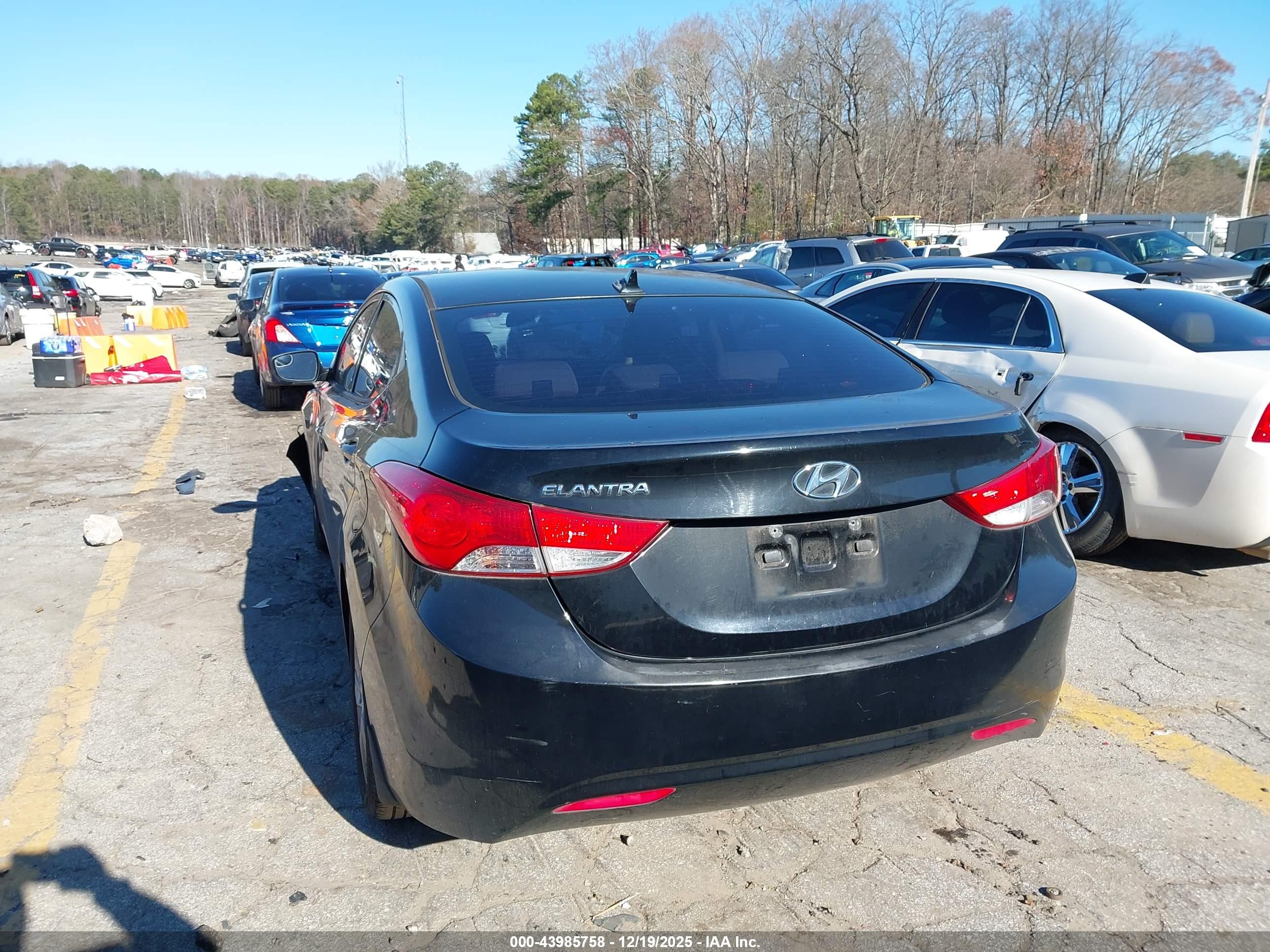 HYUNDAI ELANTRA image 3