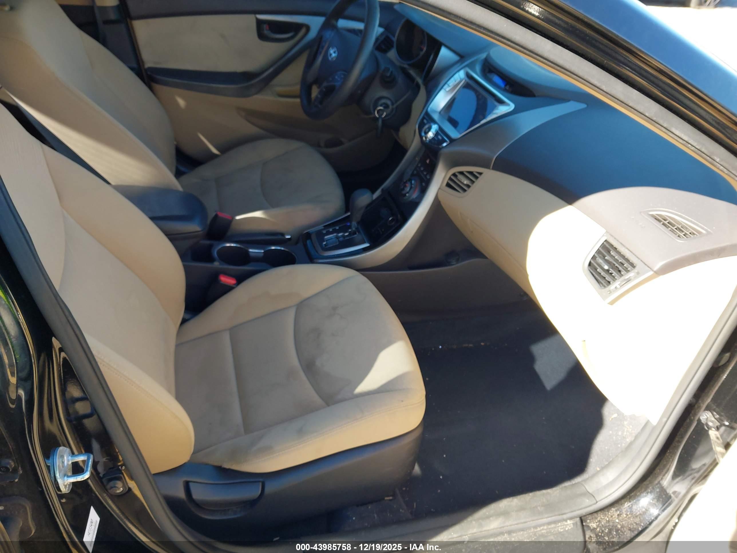 HYUNDAI ELANTRA image 5