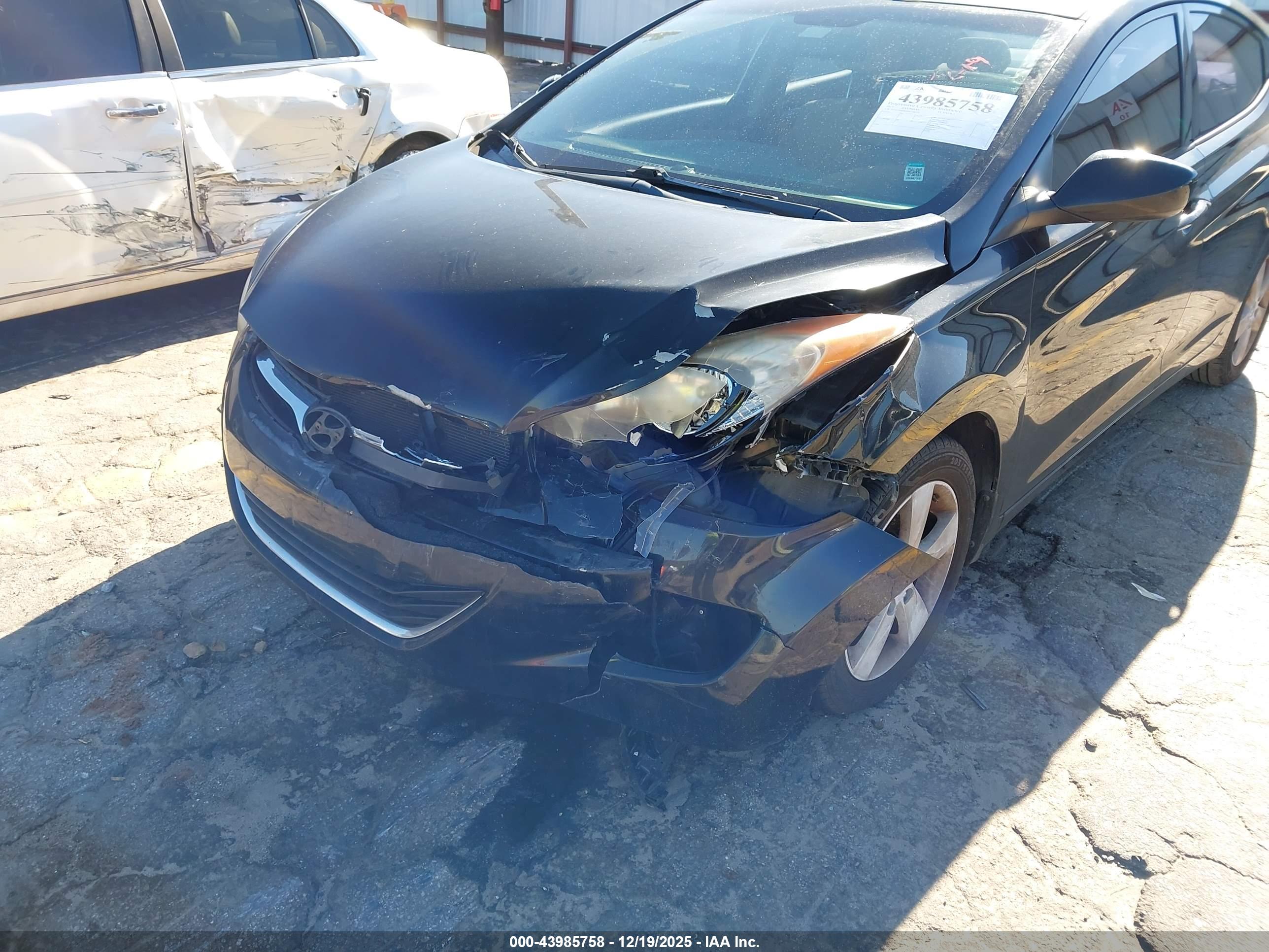 HYUNDAI ELANTRA image 6