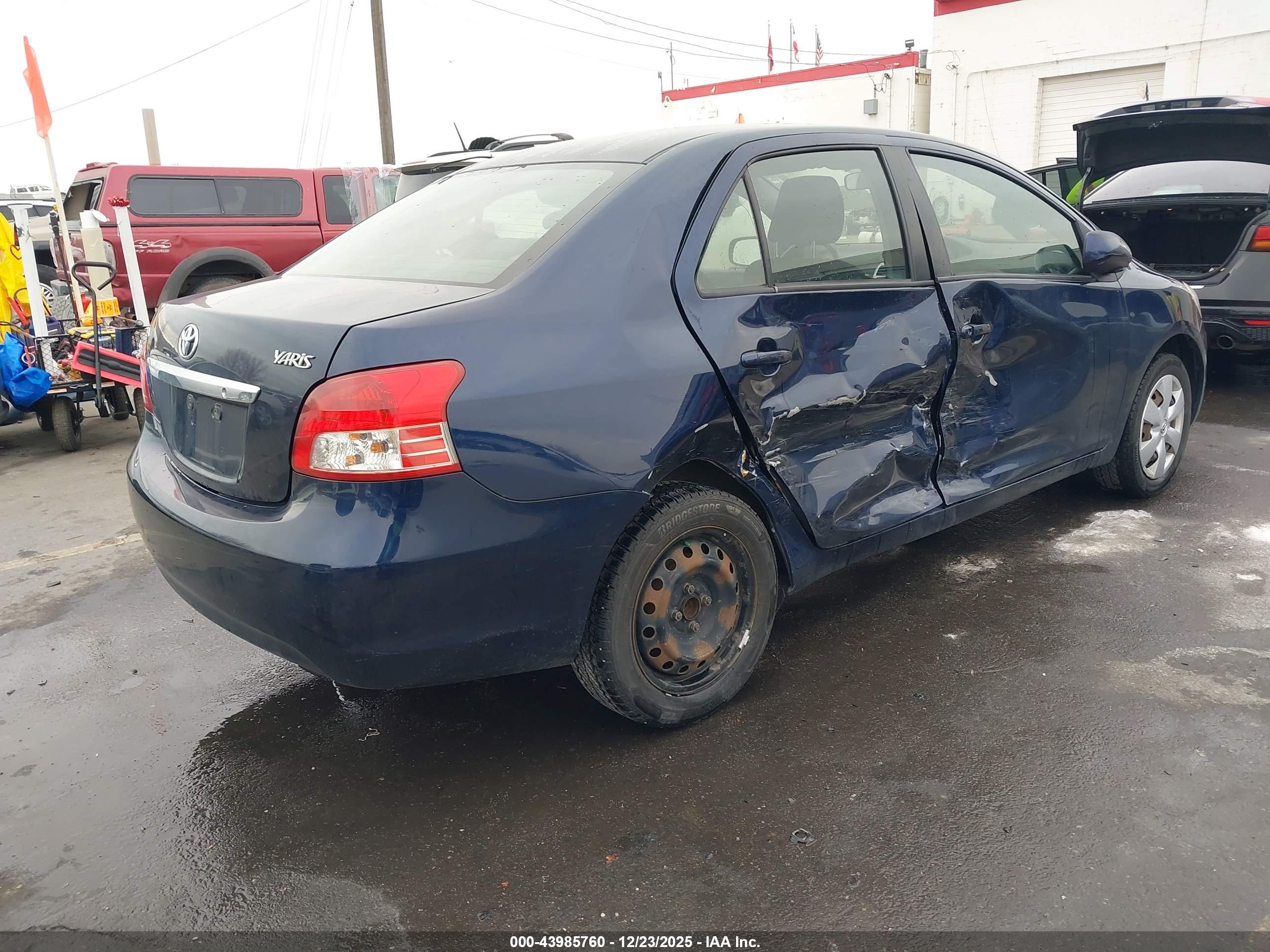TOYOTA YARIS image 4