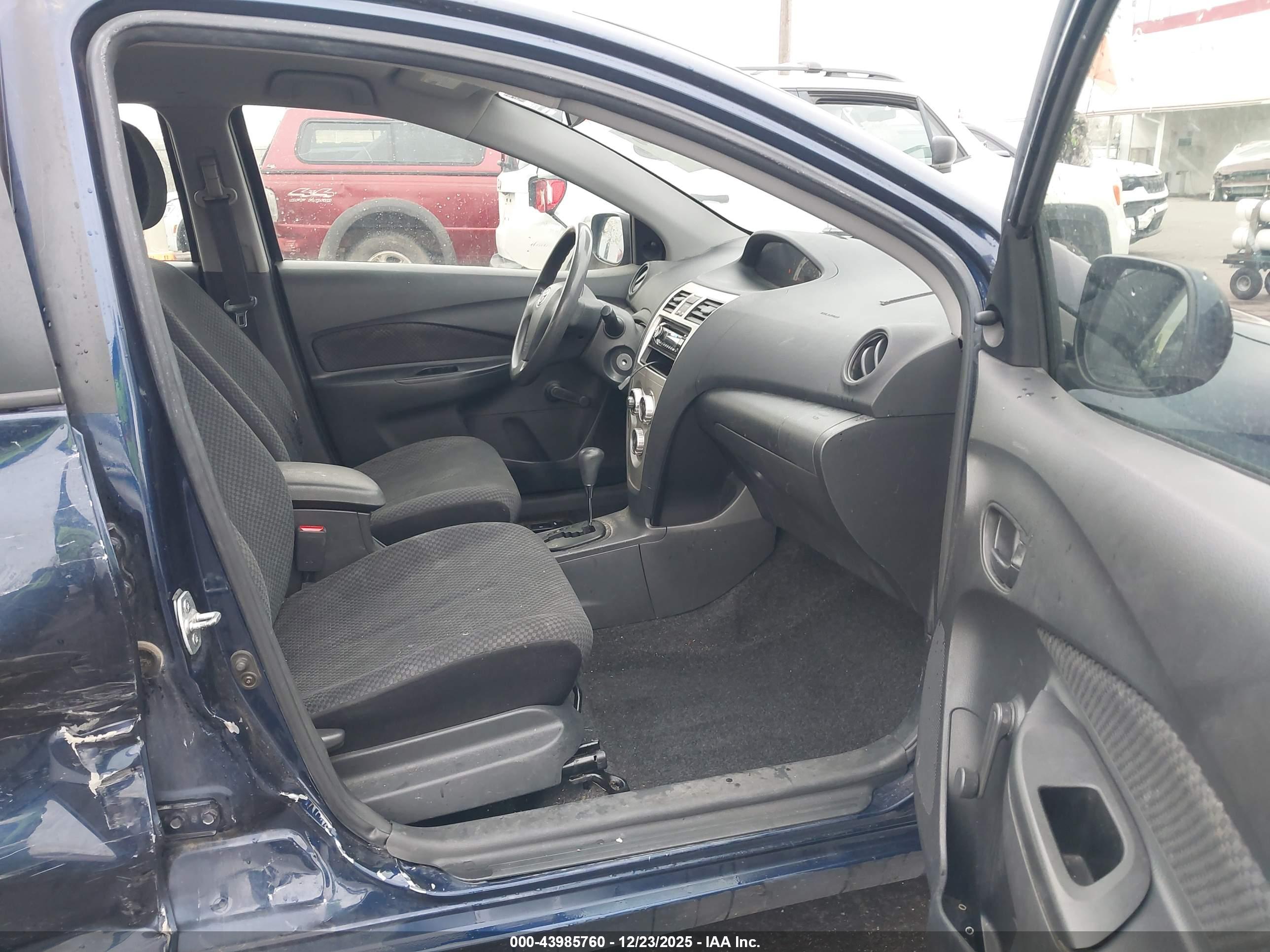 TOYOTA YARIS image 5
