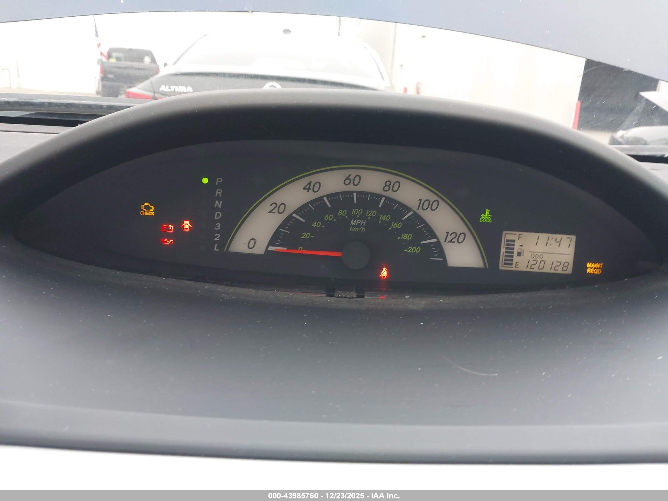 TOYOTA YARIS image 7