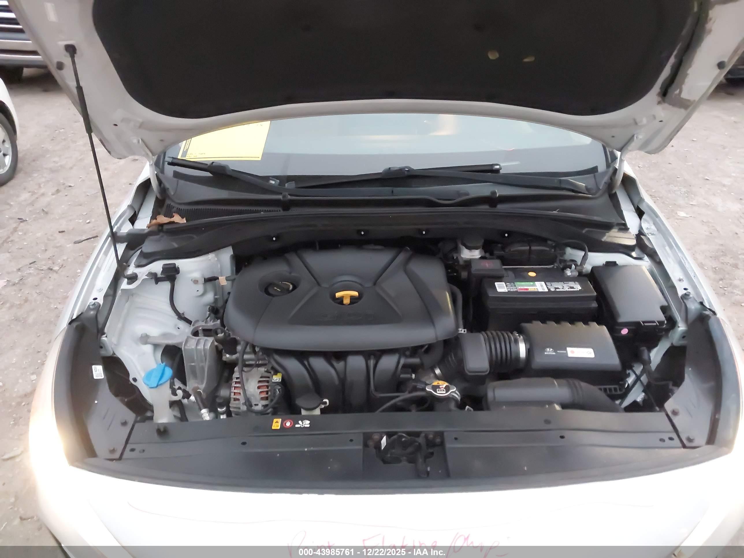 HYUNDAI ELANTRA image 10