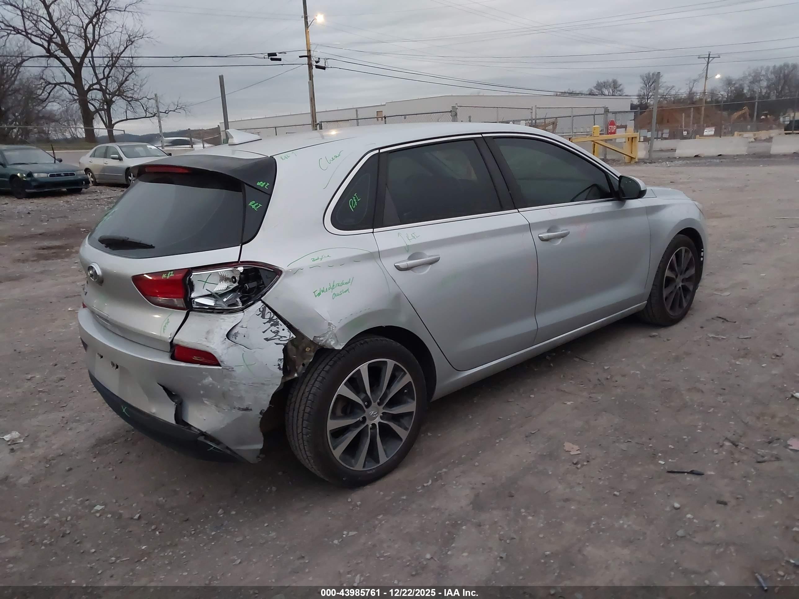 HYUNDAI ELANTRA image 4
