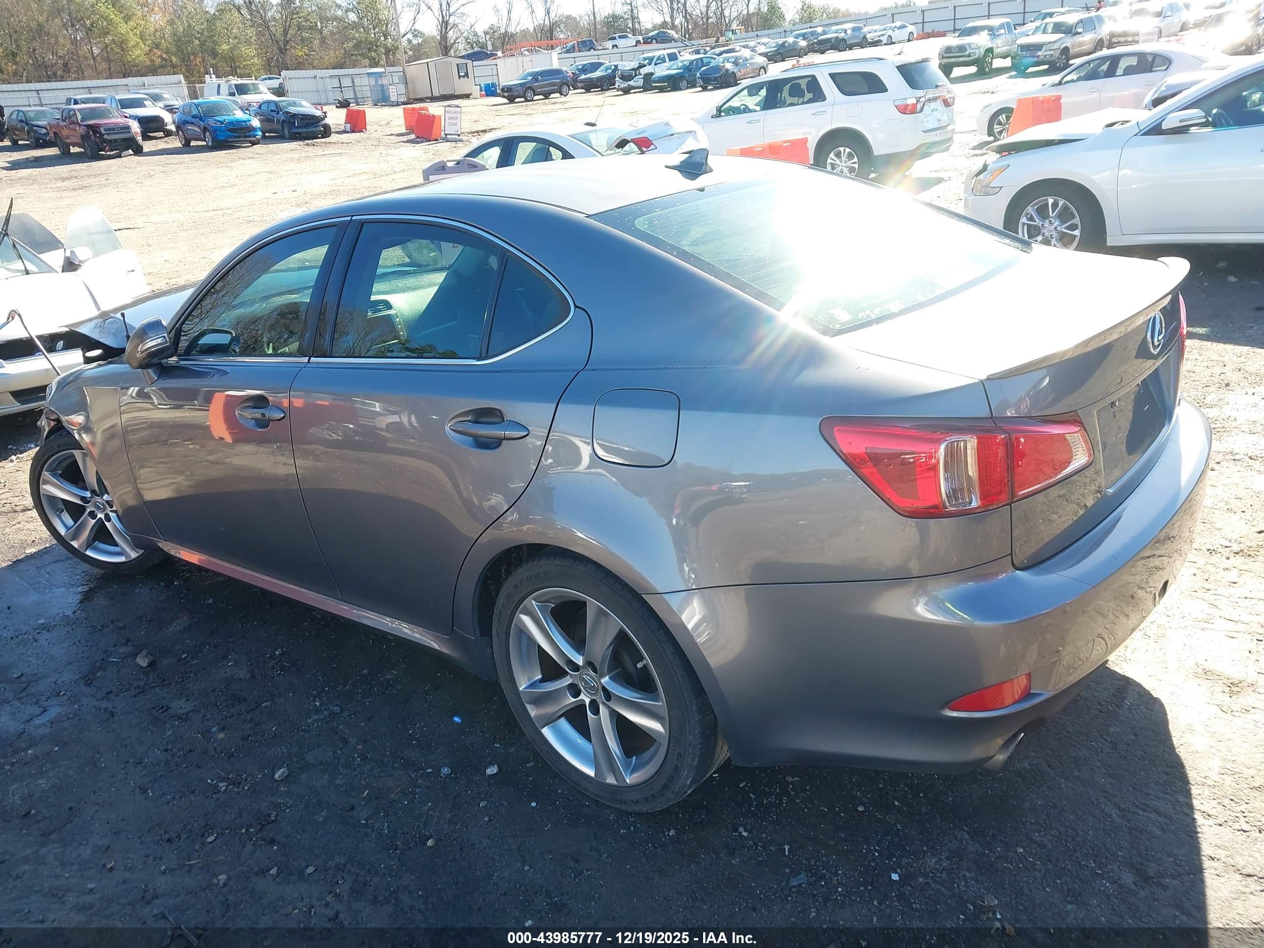 LEXUS IS image 3