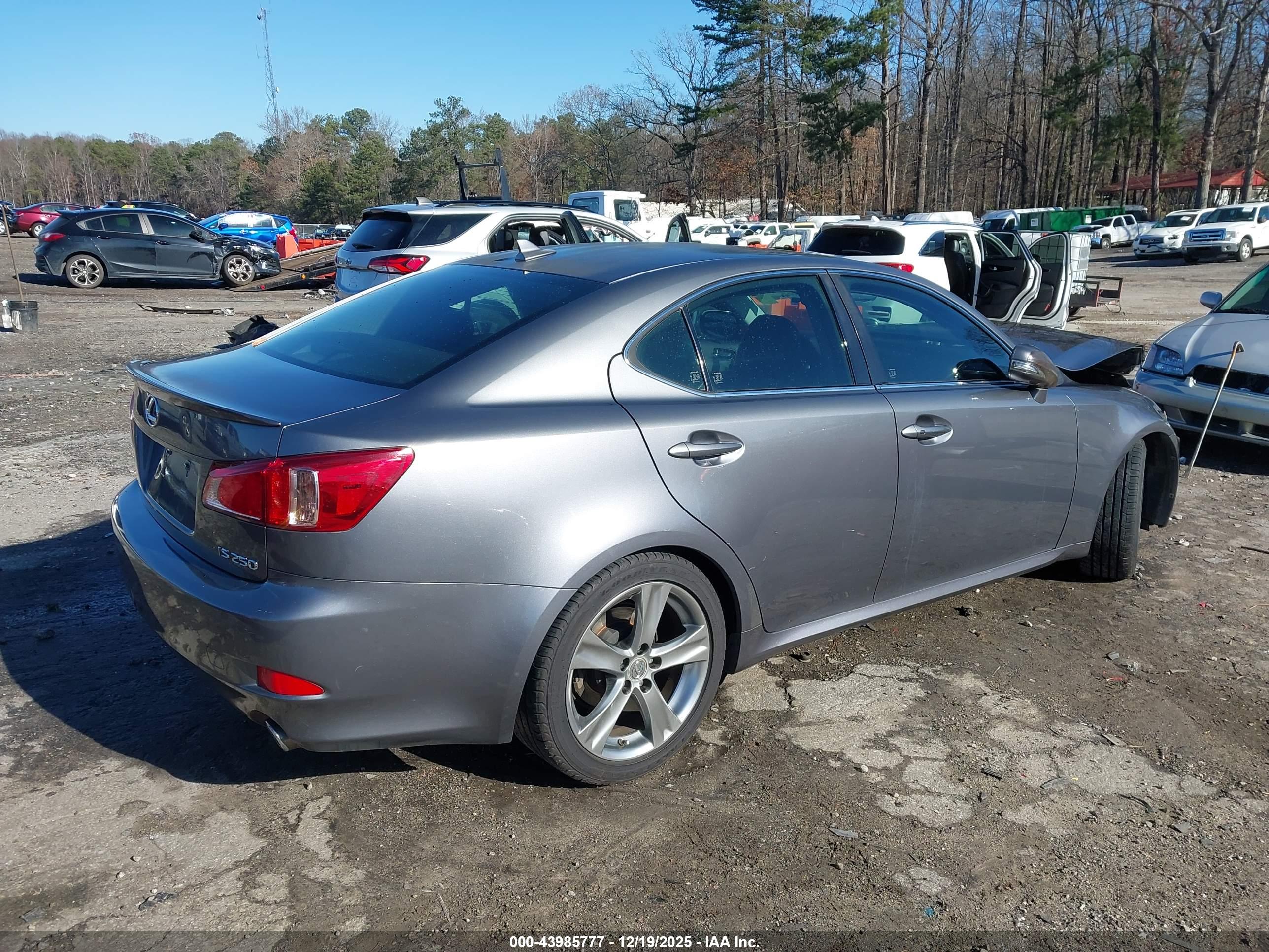 LEXUS IS image 4