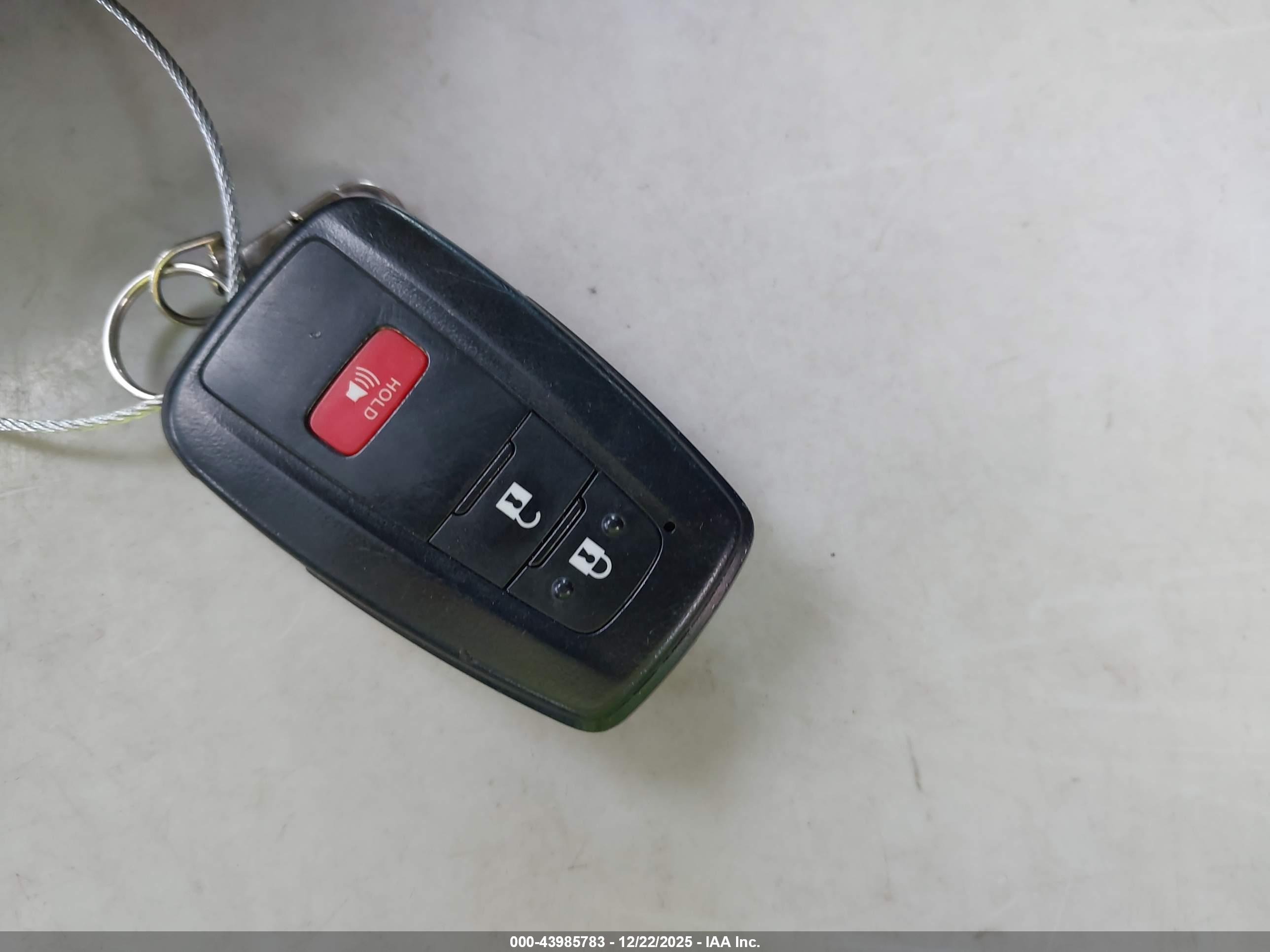 TOYOTA RAV4 image 11