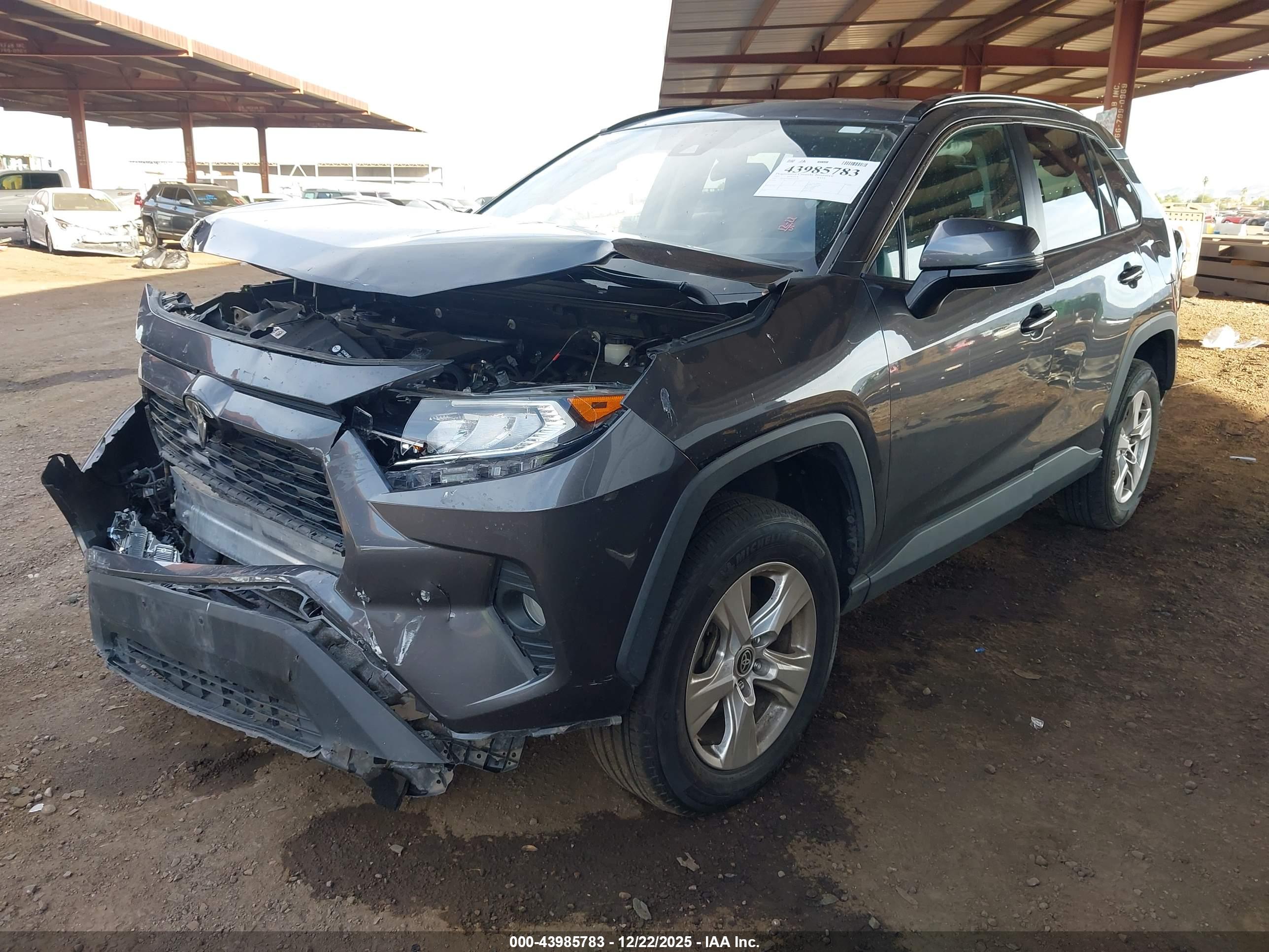 TOYOTA RAV4 image 2