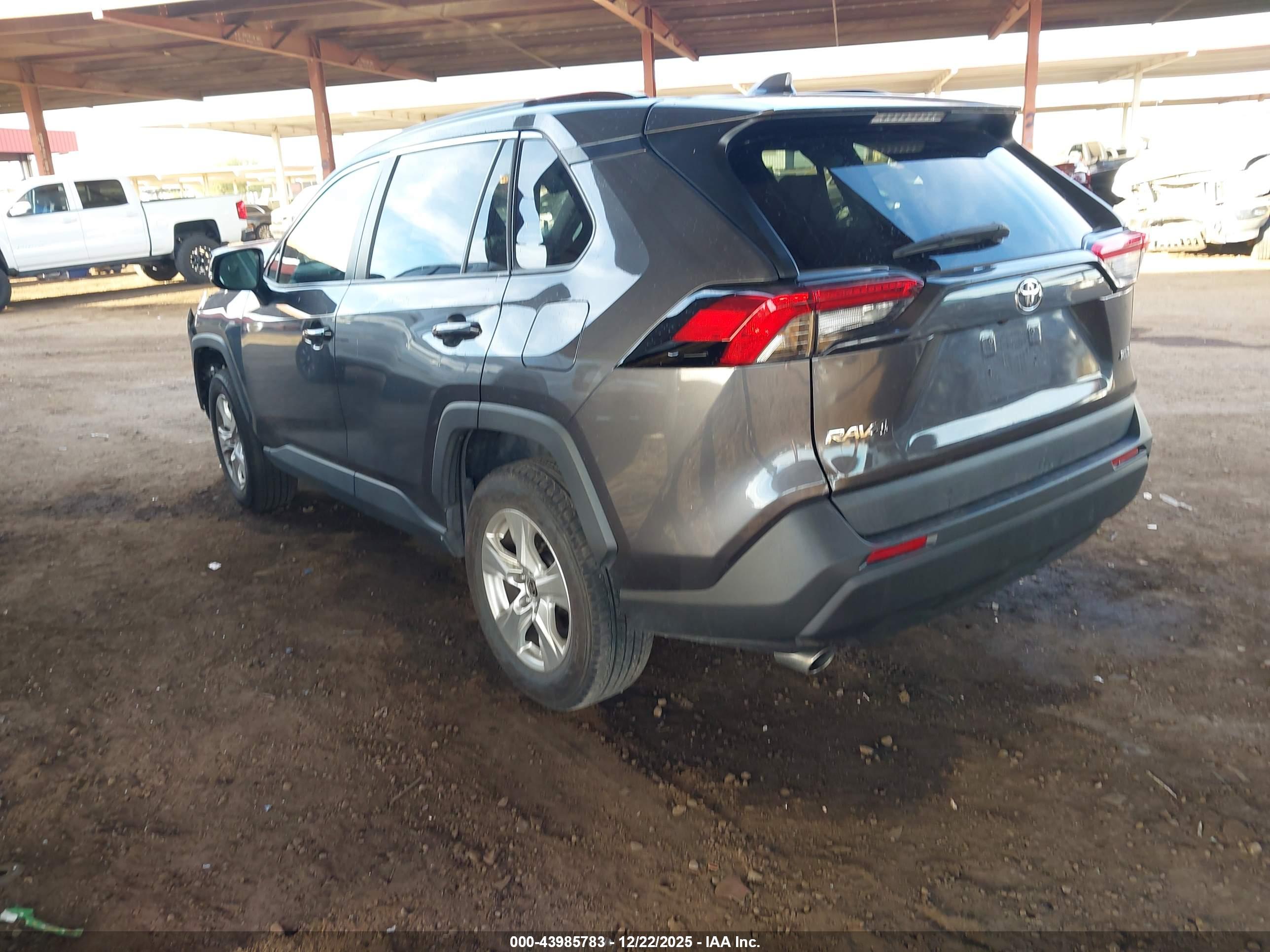 TOYOTA RAV4 image 3