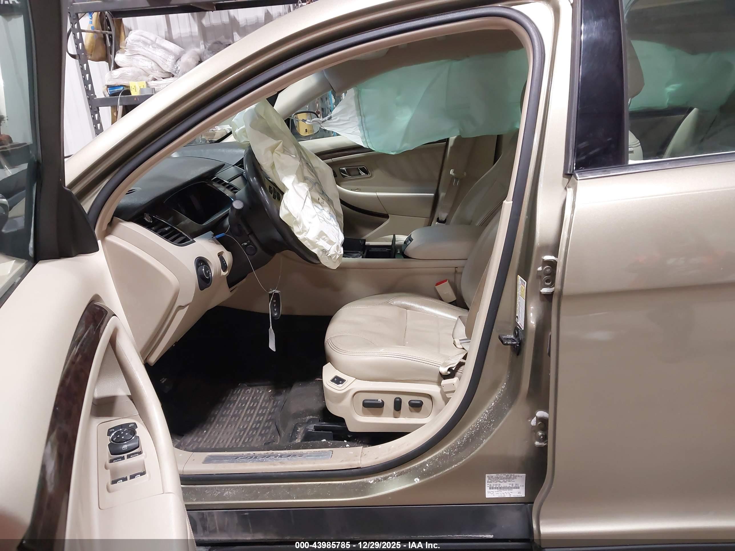 FORD TAURUS image 5