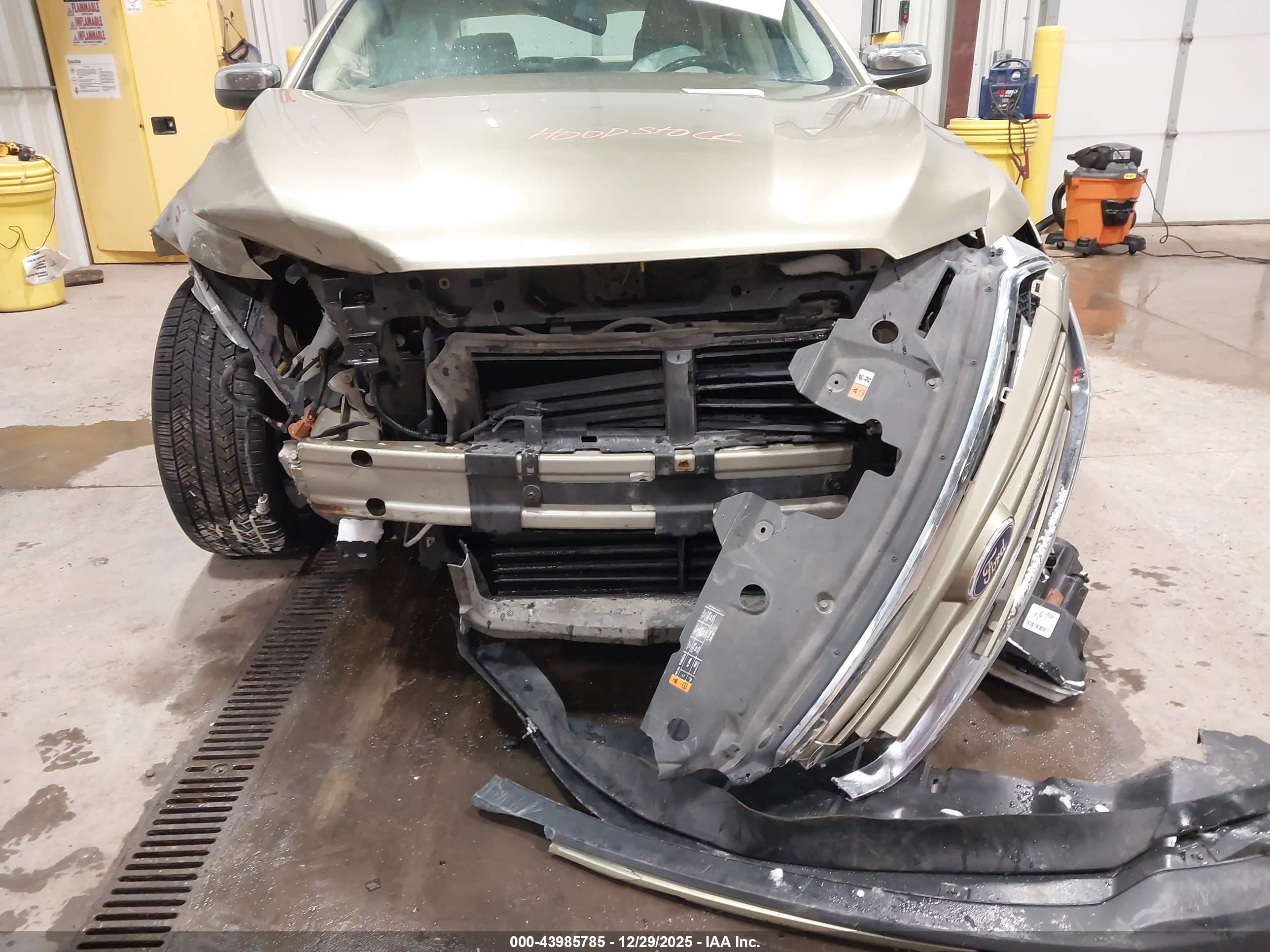 FORD TAURUS image 6