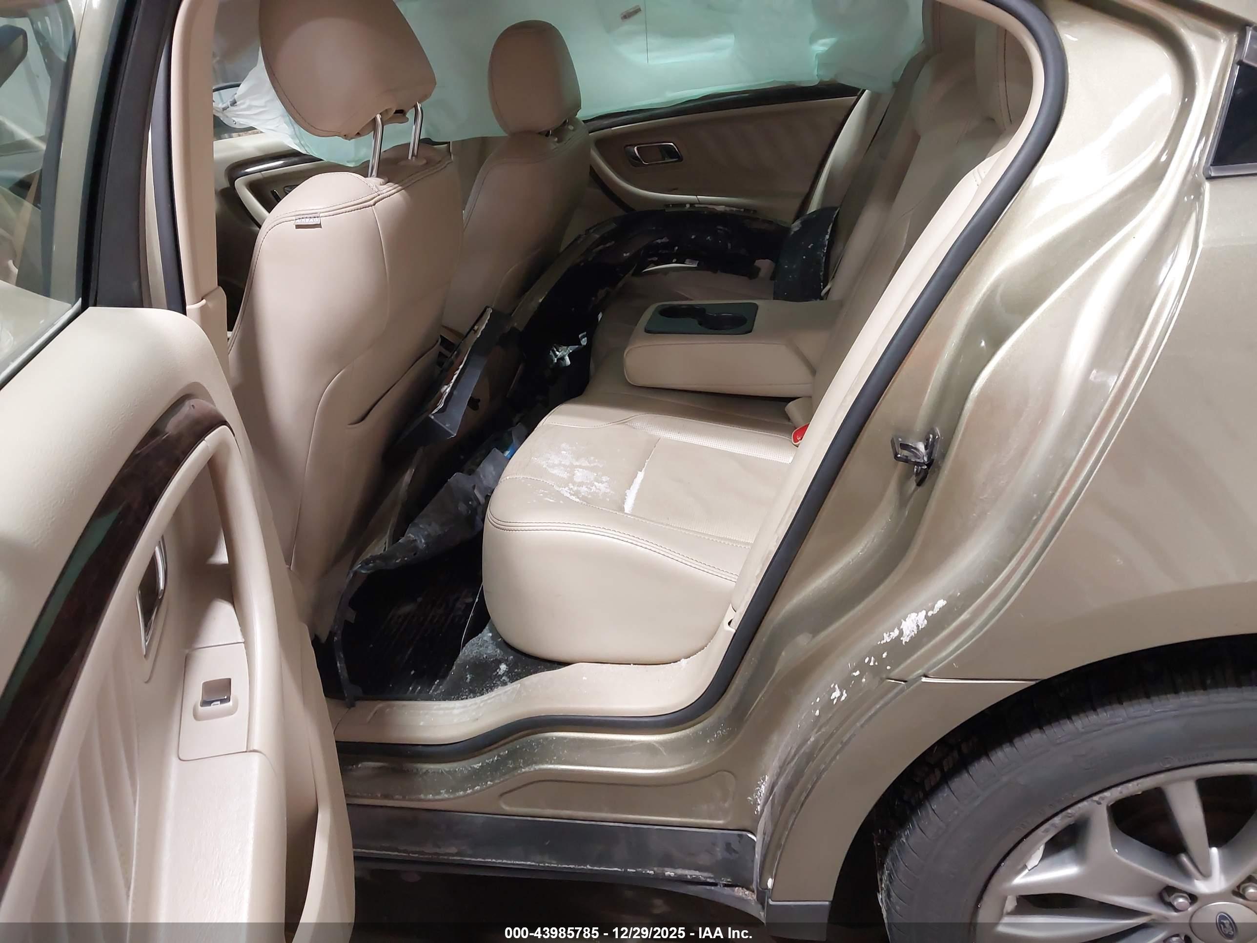 FORD TAURUS image 8