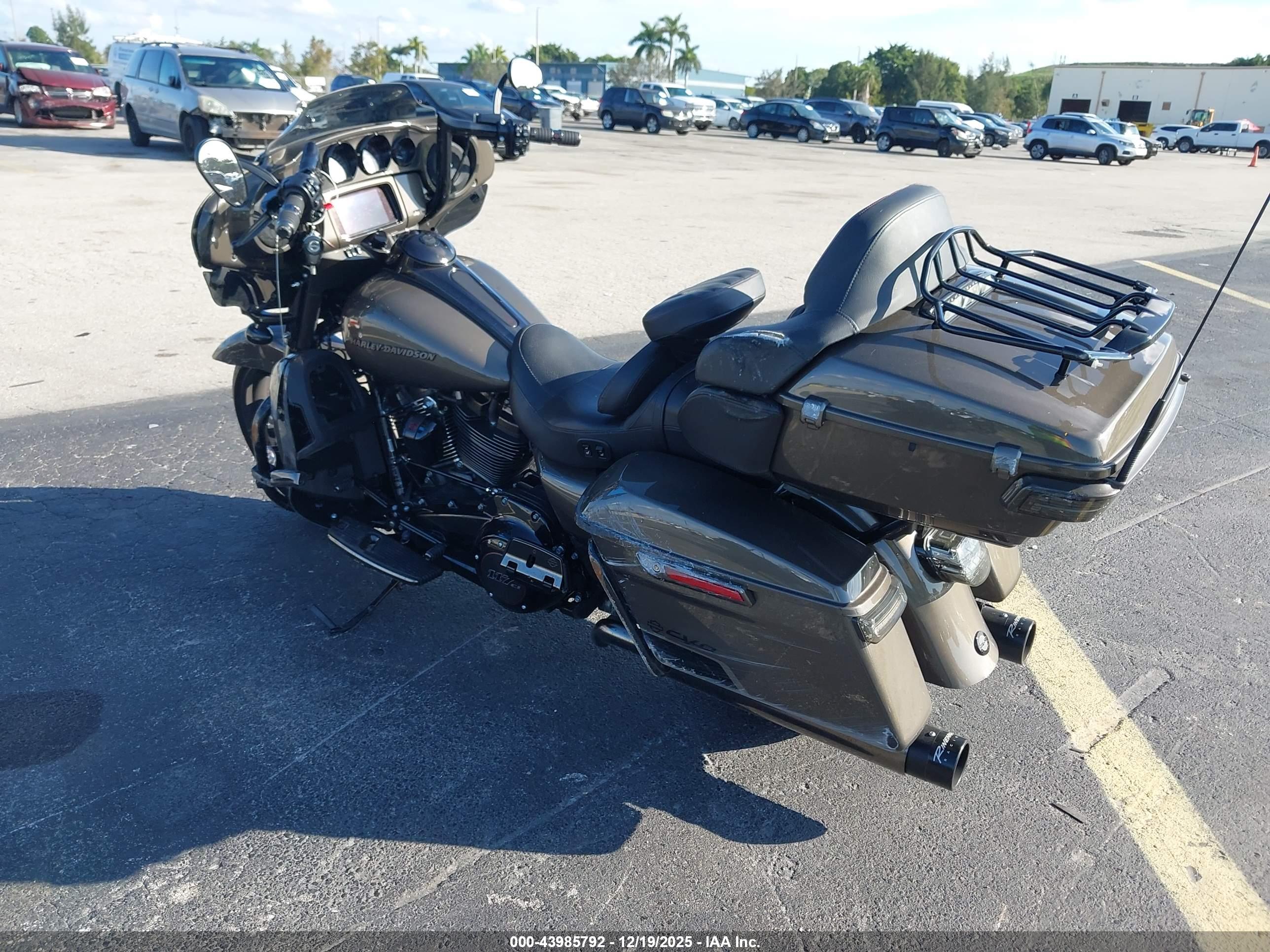 HARLEY-DAVIDSON FLHTKSE image 3