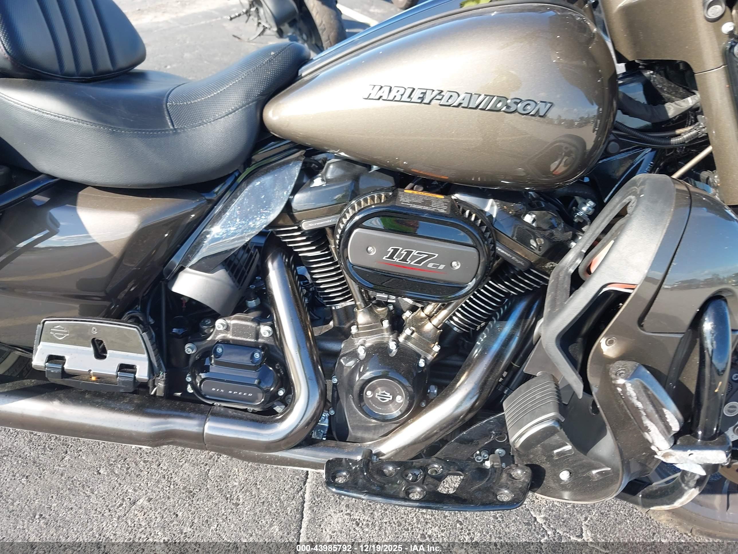 HARLEY-DAVIDSON FLHTKSE image 8