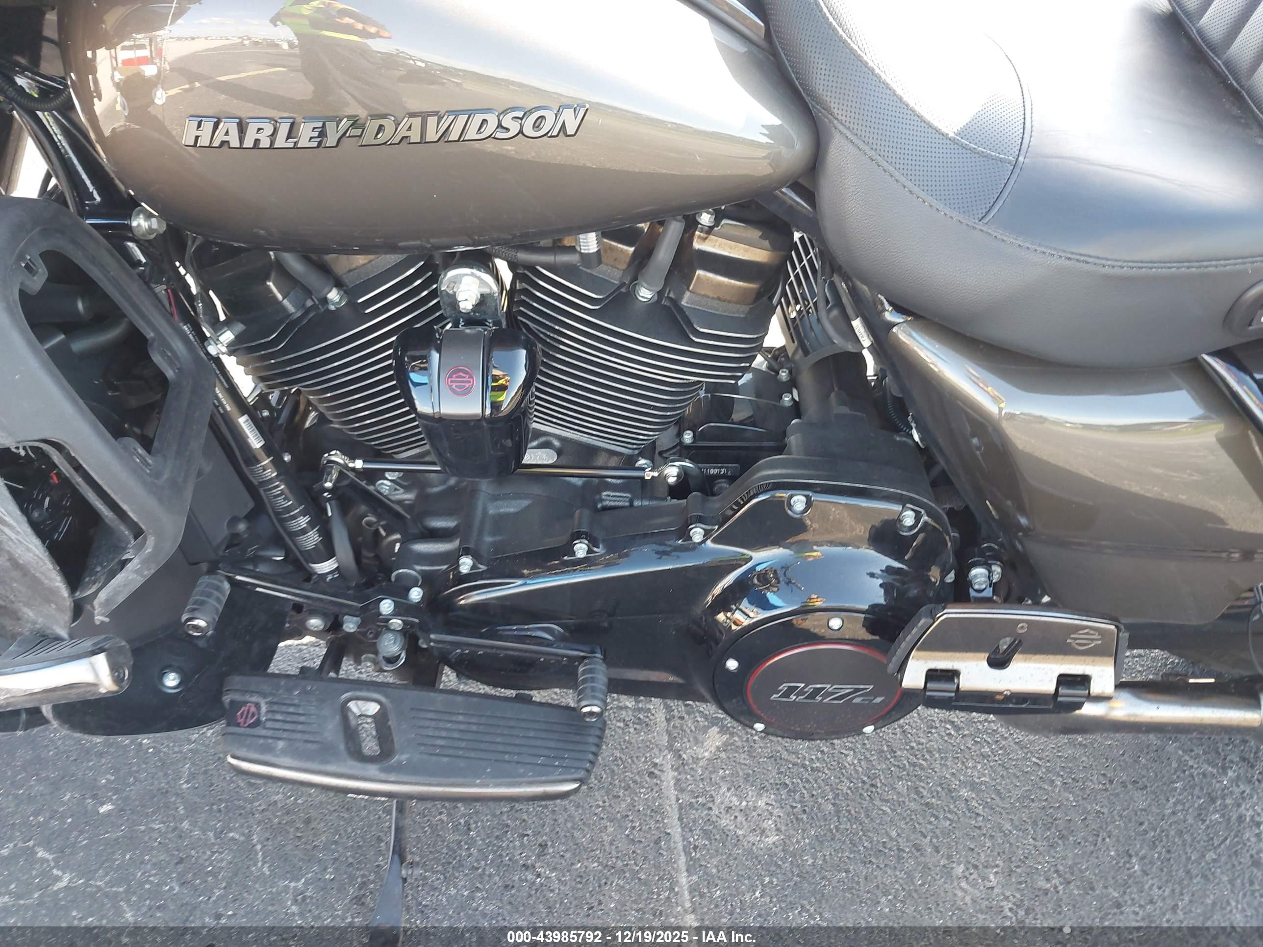 HARLEY-DAVIDSON FLHTKSE image 9