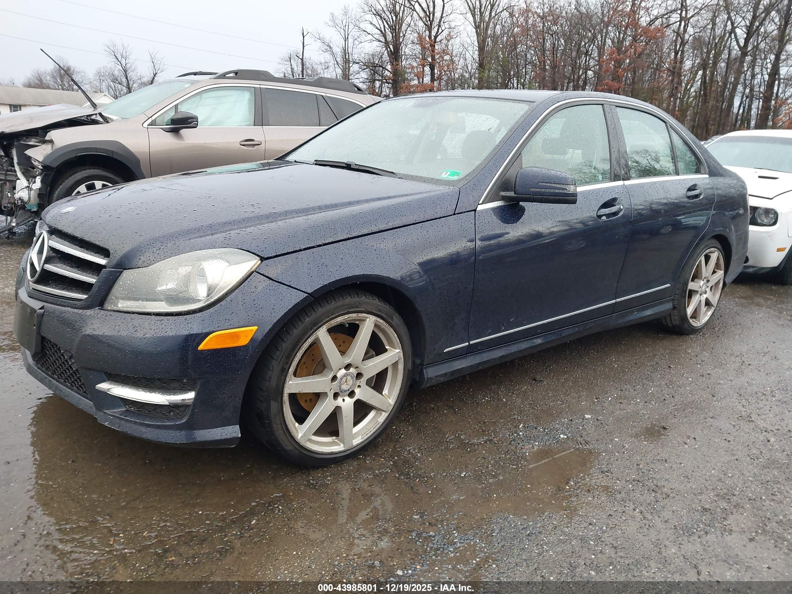 MERCEDES-BENZ C-CLASS image 2