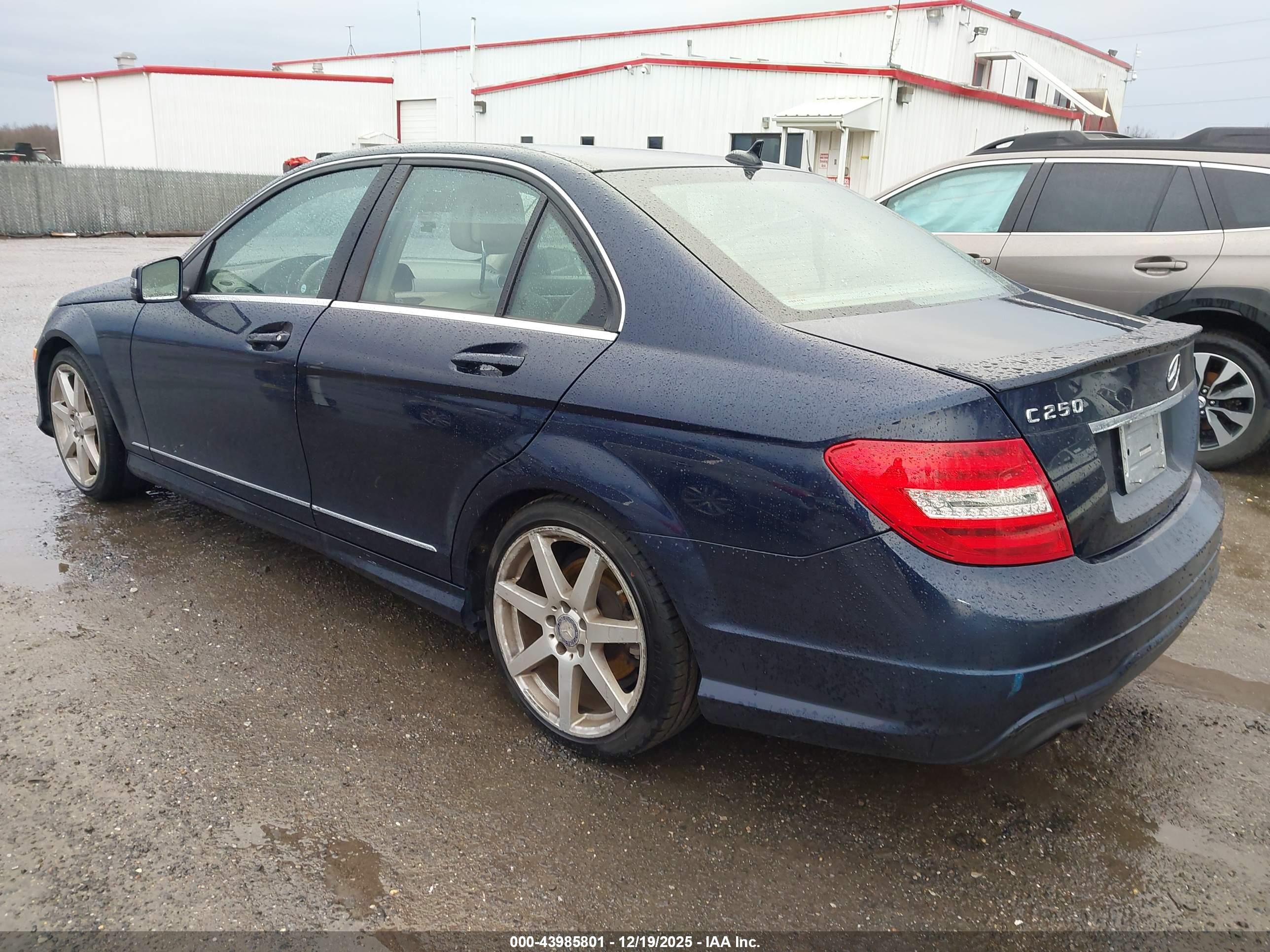 MERCEDES-BENZ C-CLASS image 3
