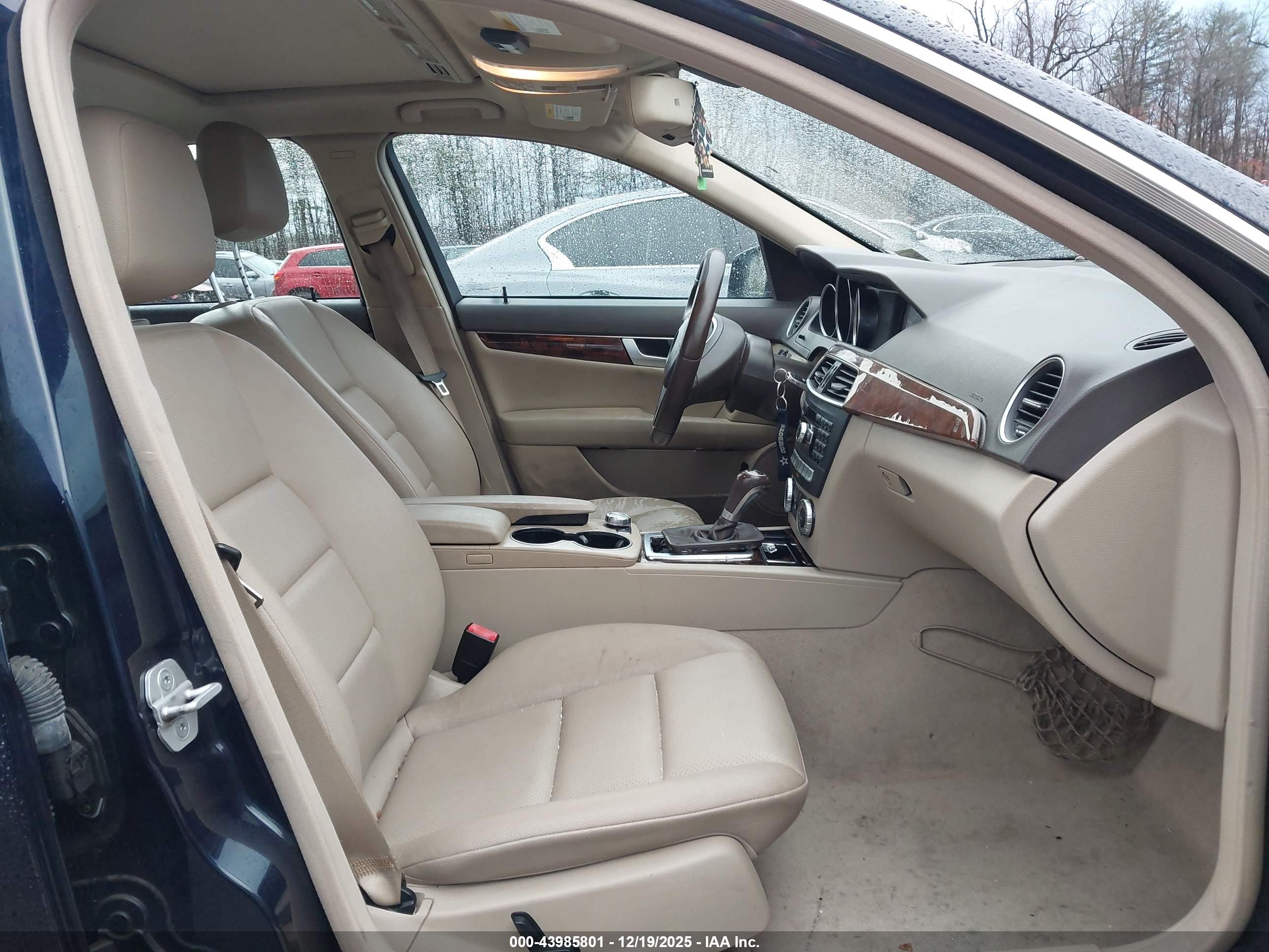 MERCEDES-BENZ C-CLASS image 5
