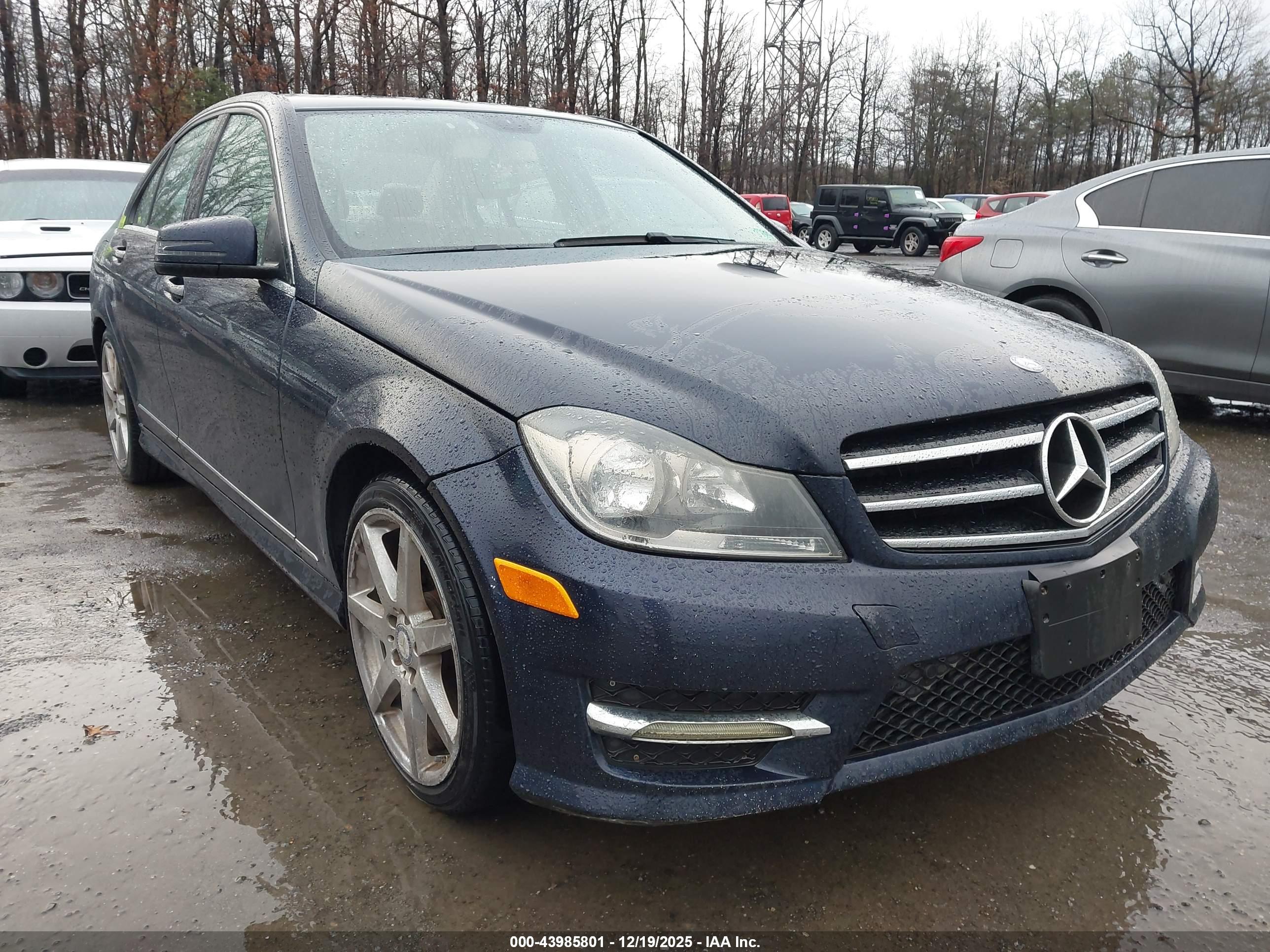 MERCEDES-BENZ C-CLASS image 6